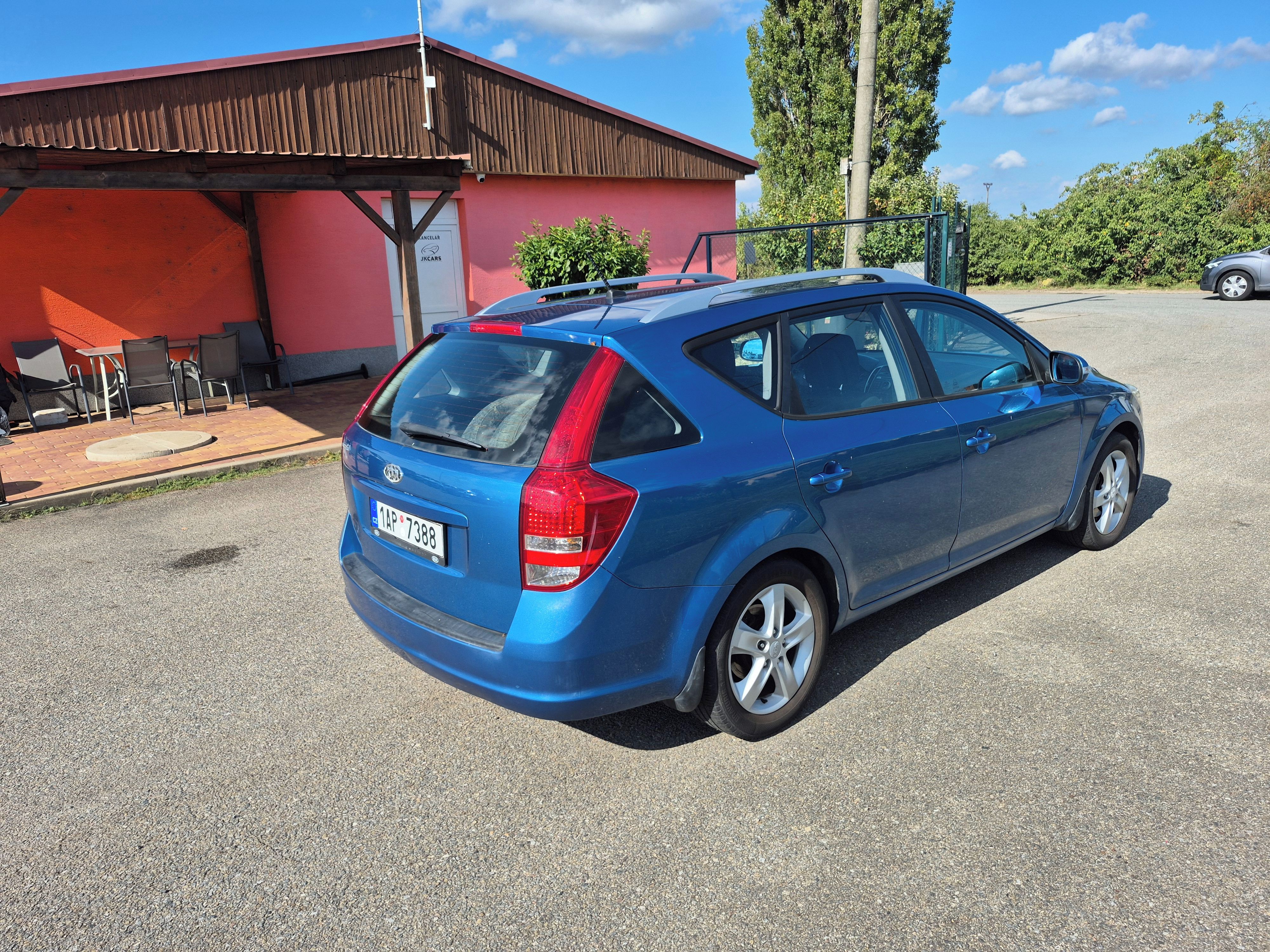 Kia Cee´d, 1,6CRDI, 85kW, klima - fotka 6