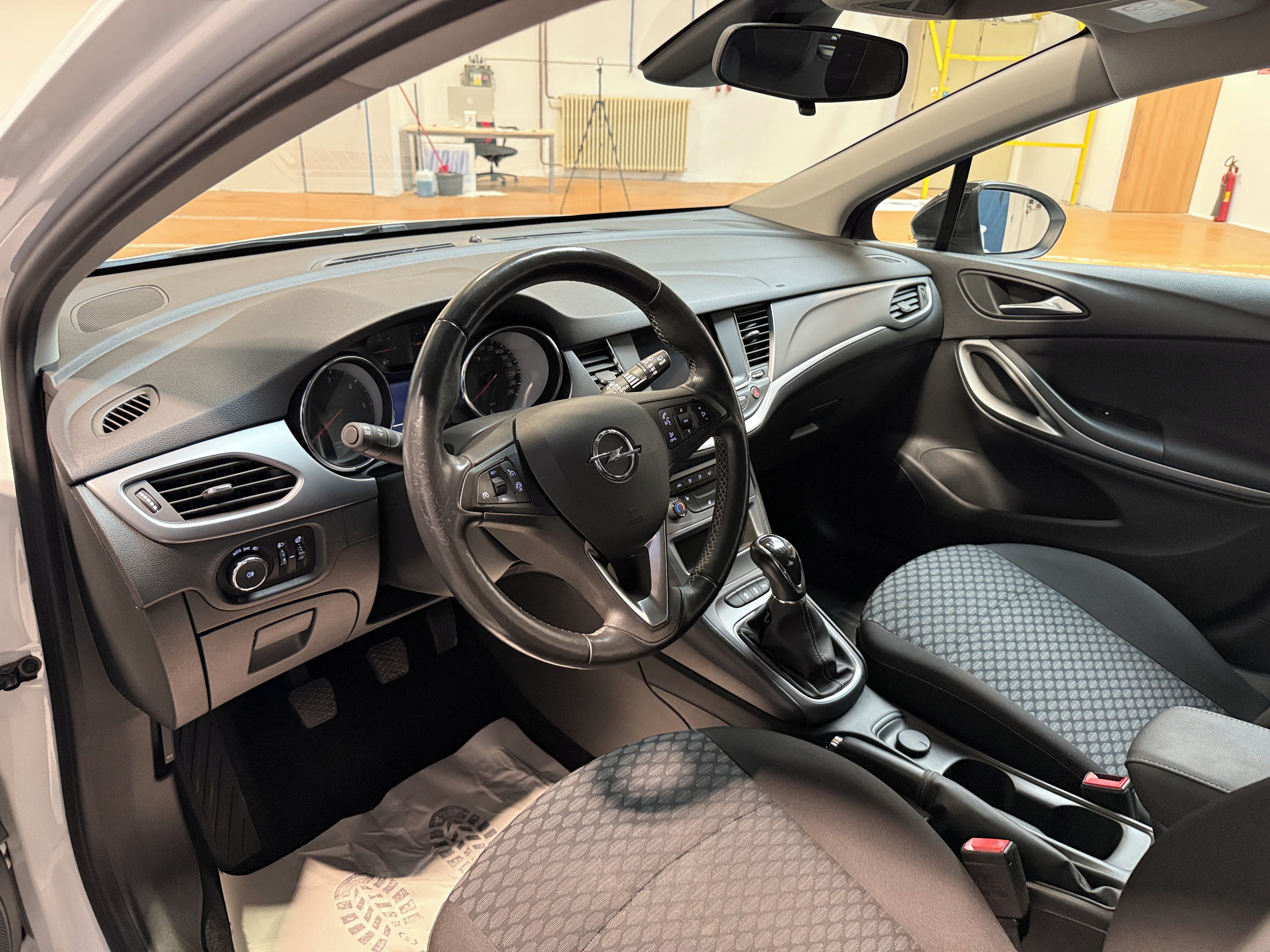 Opel Astra, 1.5 CDTi 90kW Edition ST S/S - fotka 5