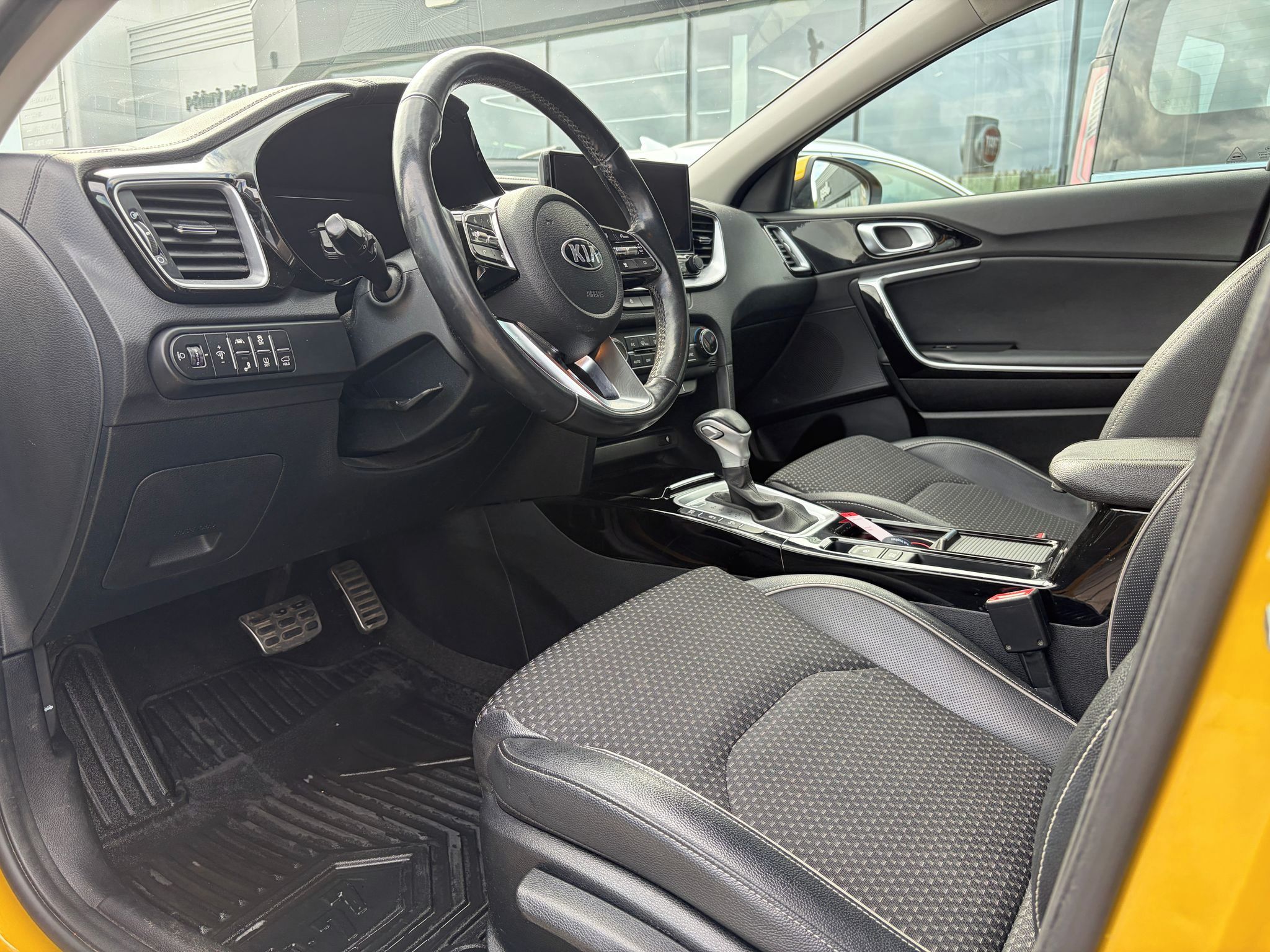 Kia XCee´d, 1.6 CRDi 100kW MHEV 7DCT - fotka 5