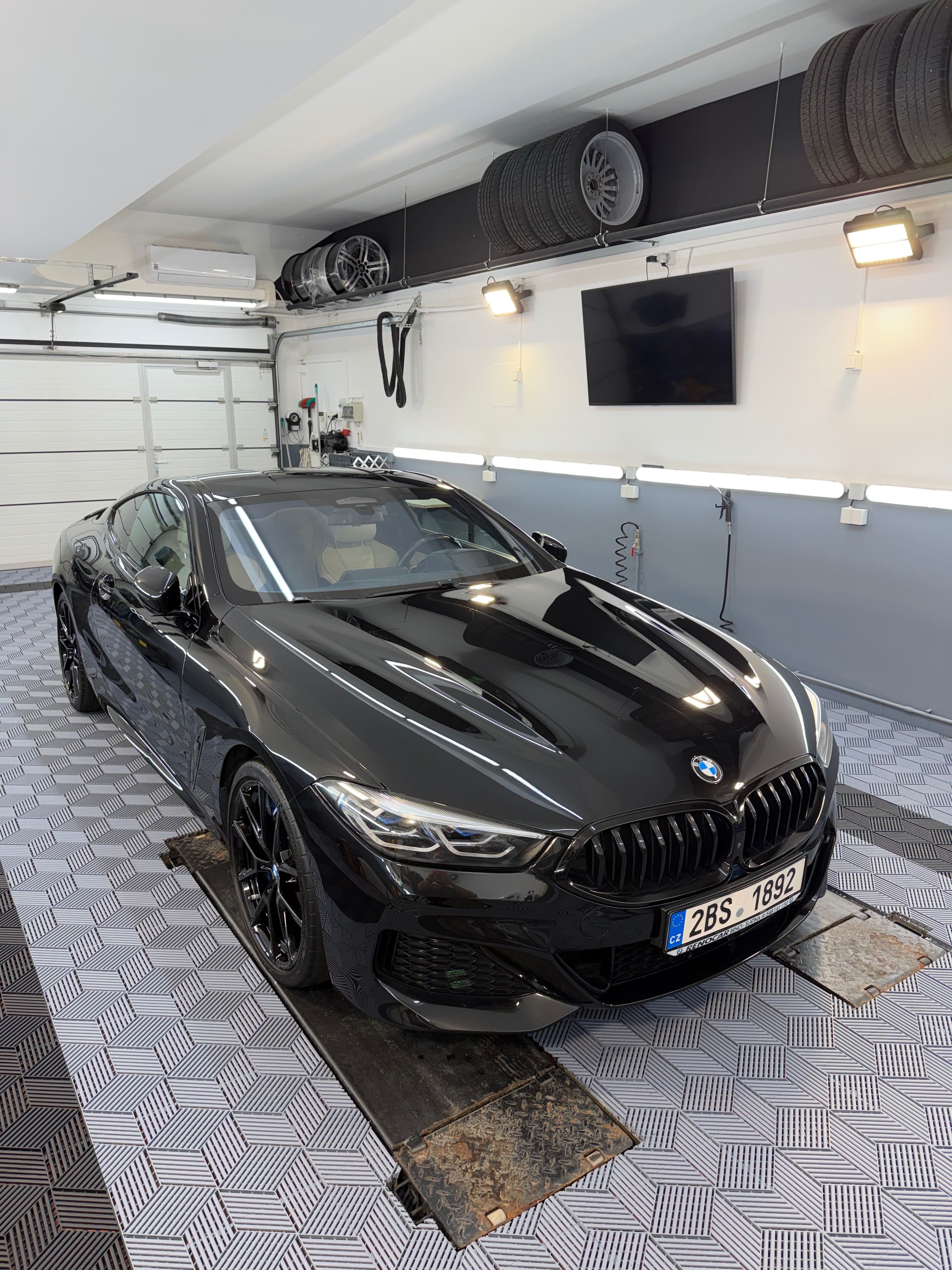 BMW Řada 8, BMW 840D XDRIVE - fotka 2