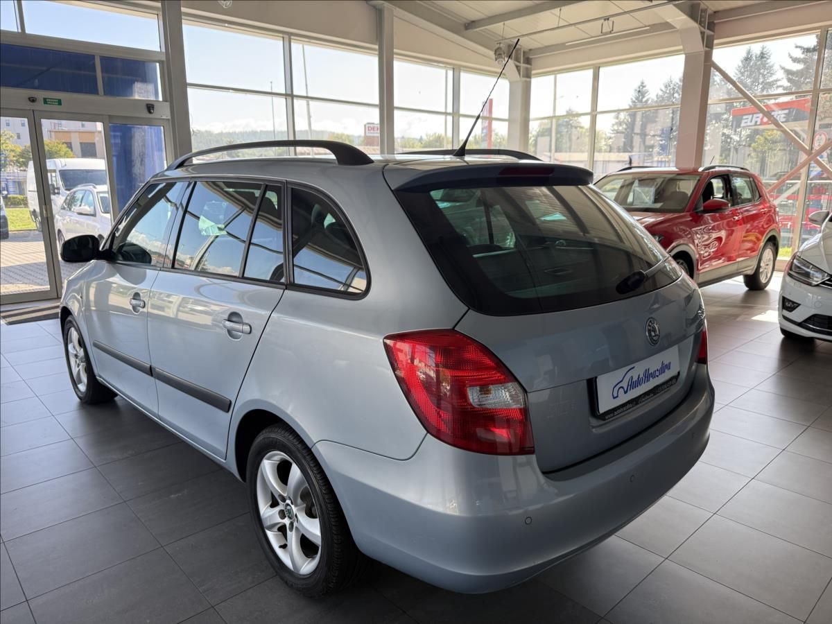 Škoda Fabia, 1,2   TSI 77kW,1.MAJ,SERVISKA - fotka 4