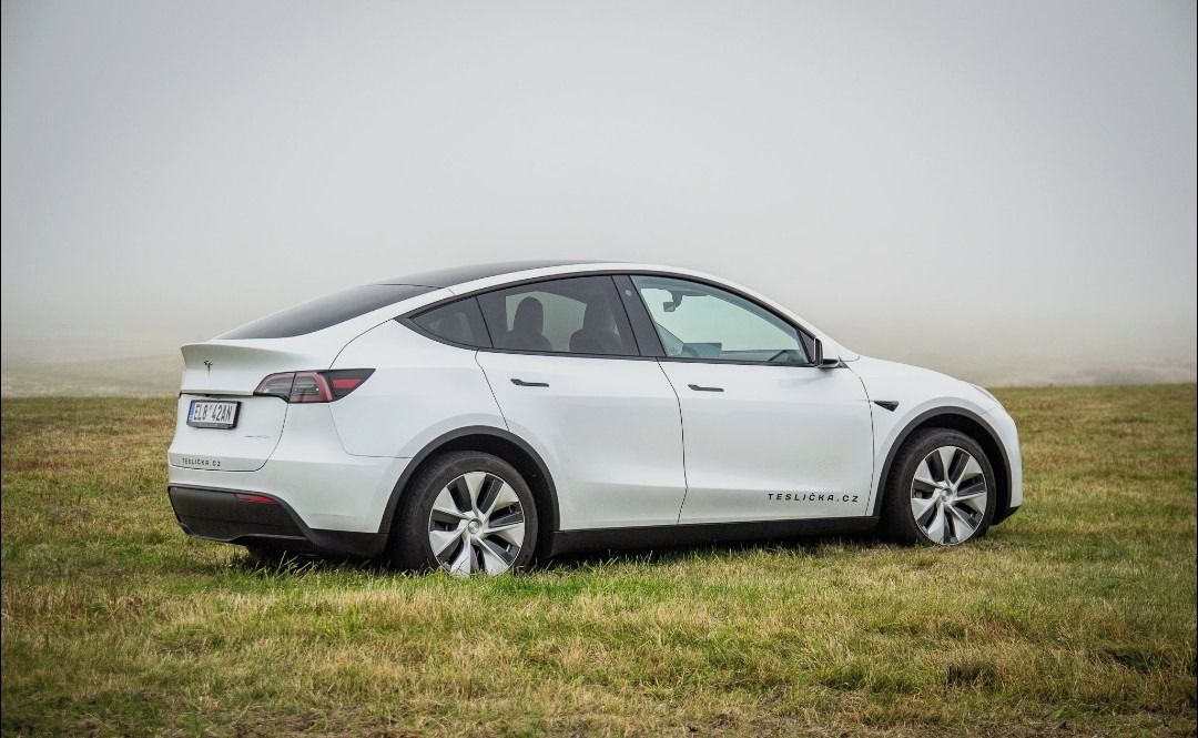 Tesla Model Y, Long Range 4x4 - fotka 2