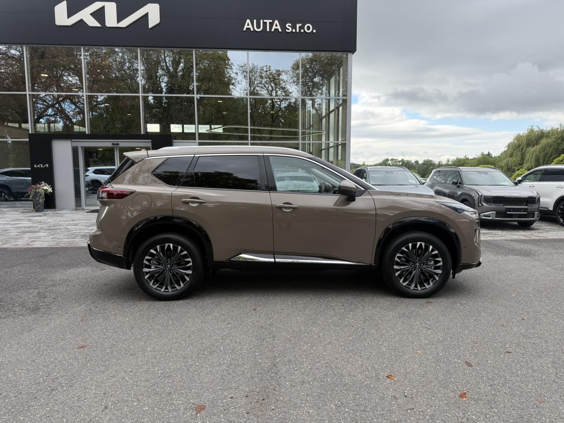 Nissan X-Trail, e-POWER,e-4O, 4WD, TEKNA, BOSE - fotka 6