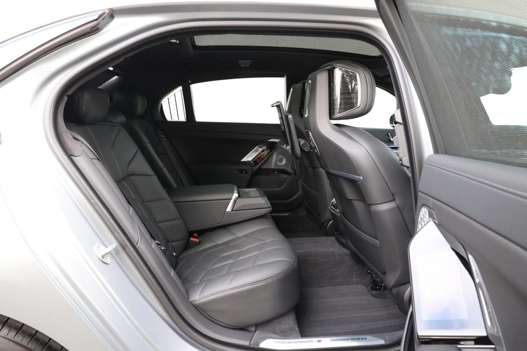 BMW Řada 7, 740d xDrive Sedan - fotka 6