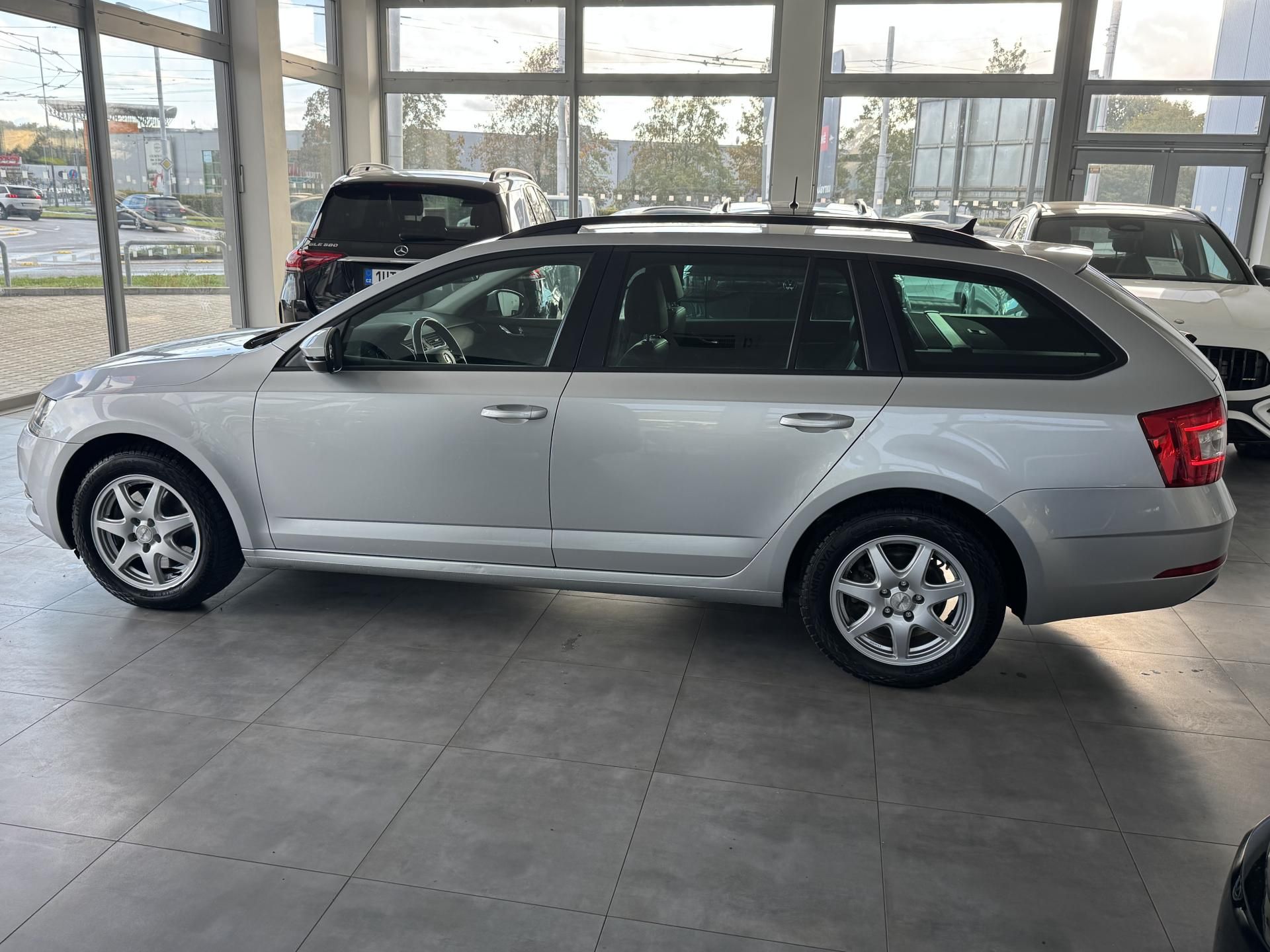 Škoda Octavia, 2,0TDi DSG 4X4 NAVI TAŽNÉ LED - fotka 4