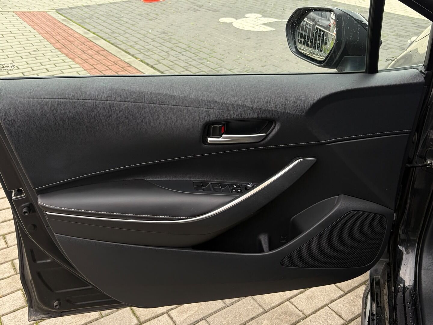 Toyota Corolla, 1.8 Hybrid Style - fotka 5