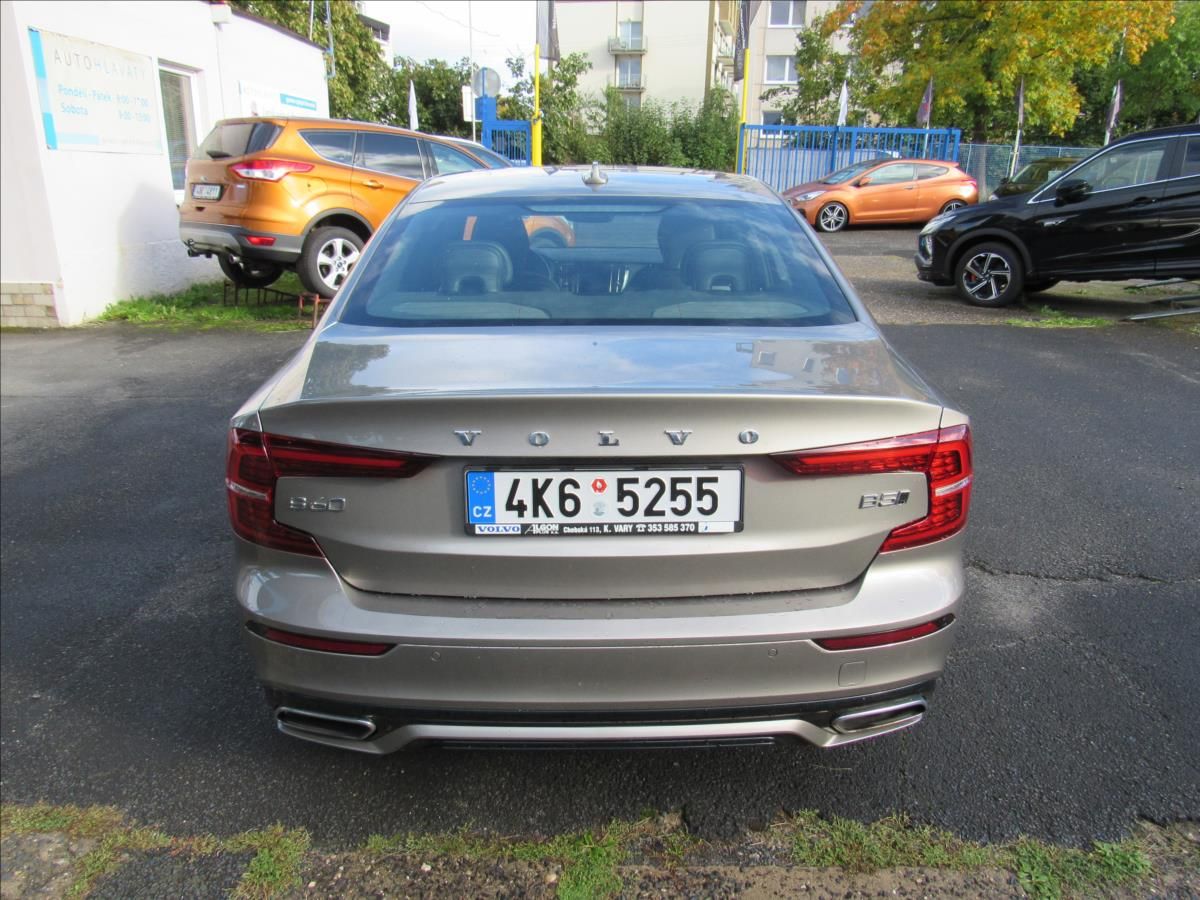 Volvo S60, 2,0 B5 184kW AWD R-Design - fotka 5