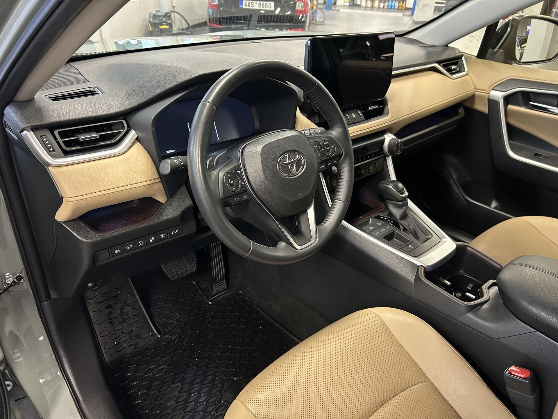 Toyota Rav4, 2.5 Hybrid EXECUTIV e-CVT 360° - fotka 6