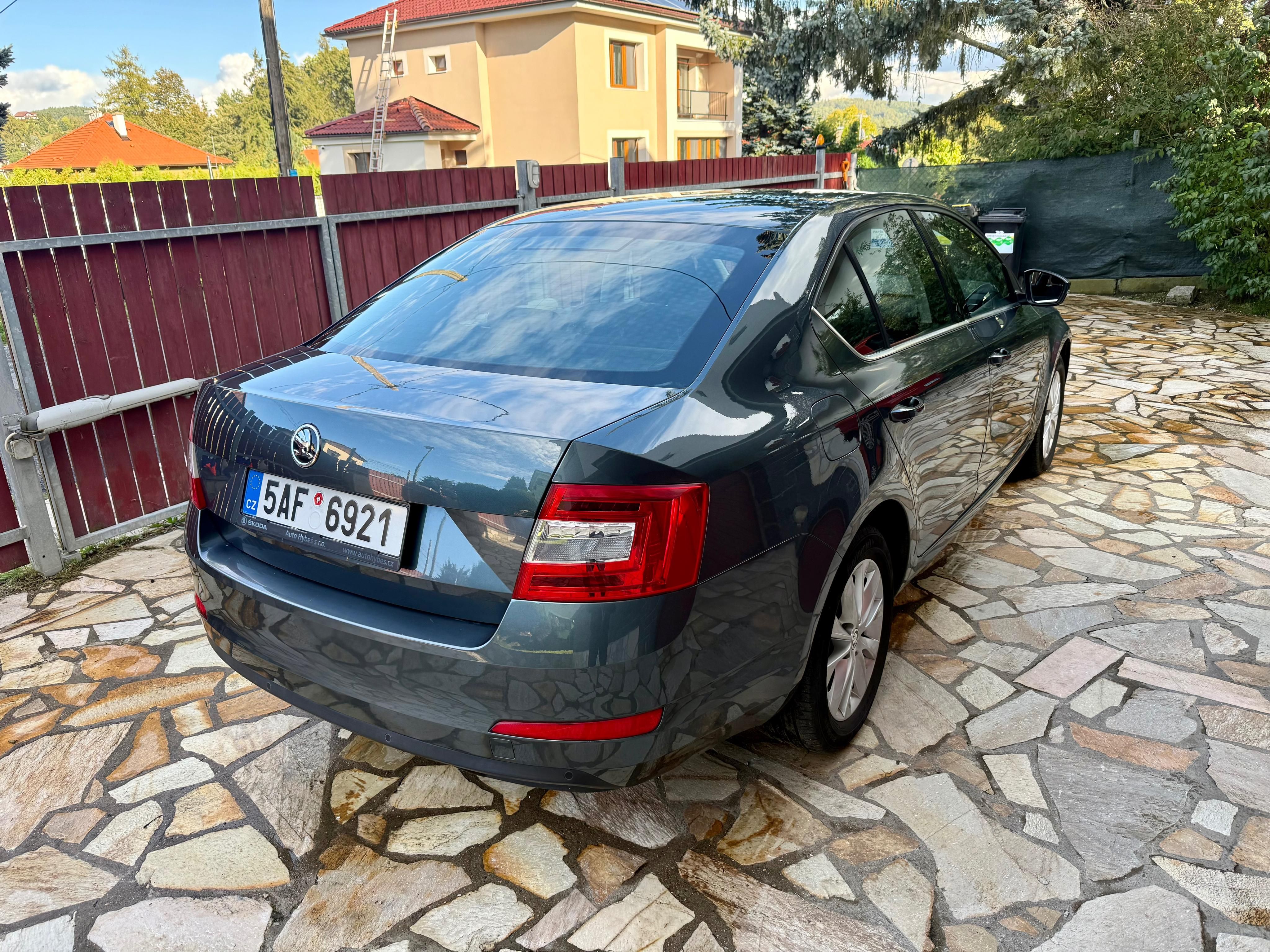 Škoda Octavia, 1.6 TDI 81KW STYLE DIG. KLIMA - fotka 4