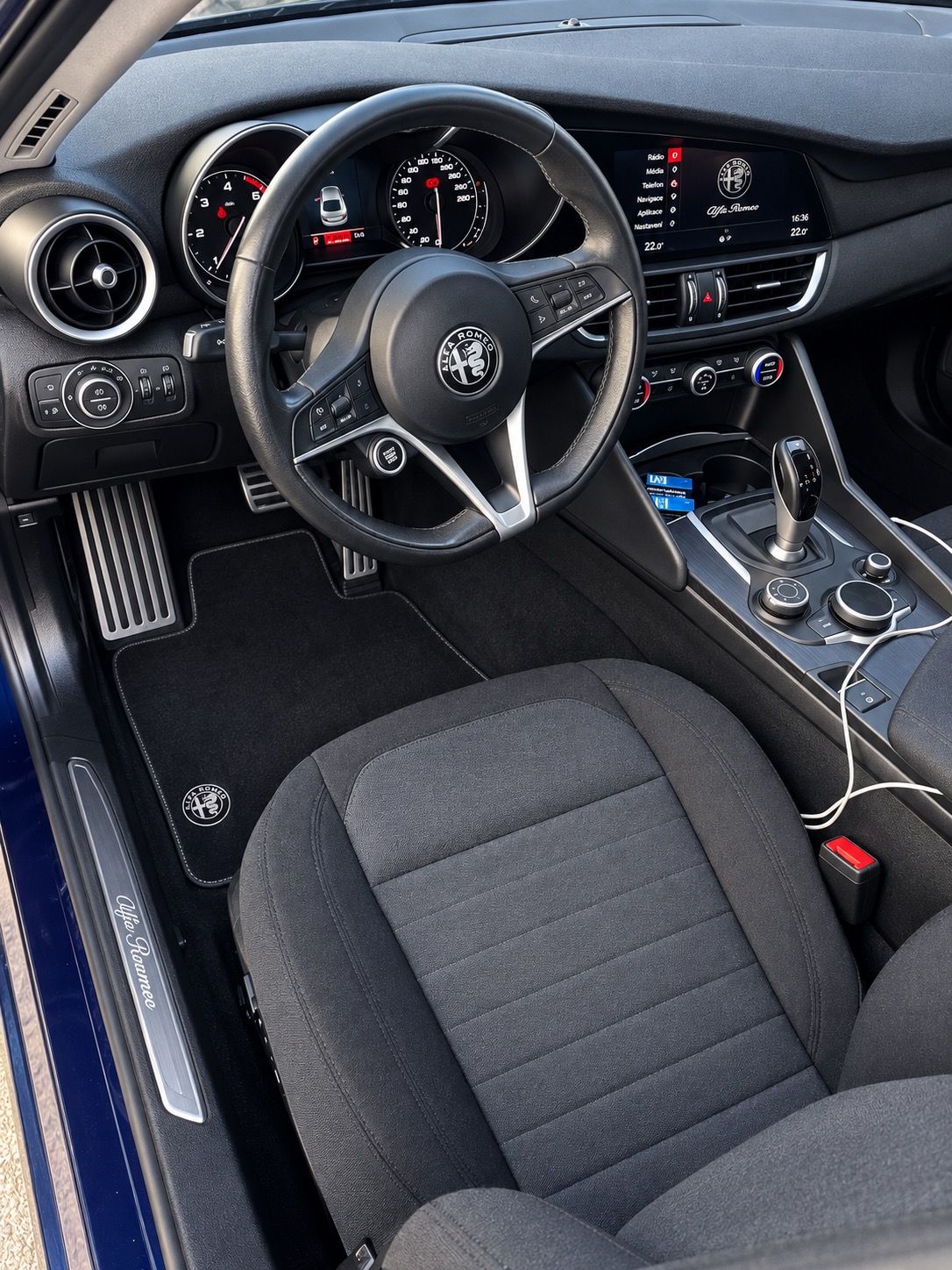 Alfa Romeo Giulia, [telefon skryt] km automat top sta - fotka 4