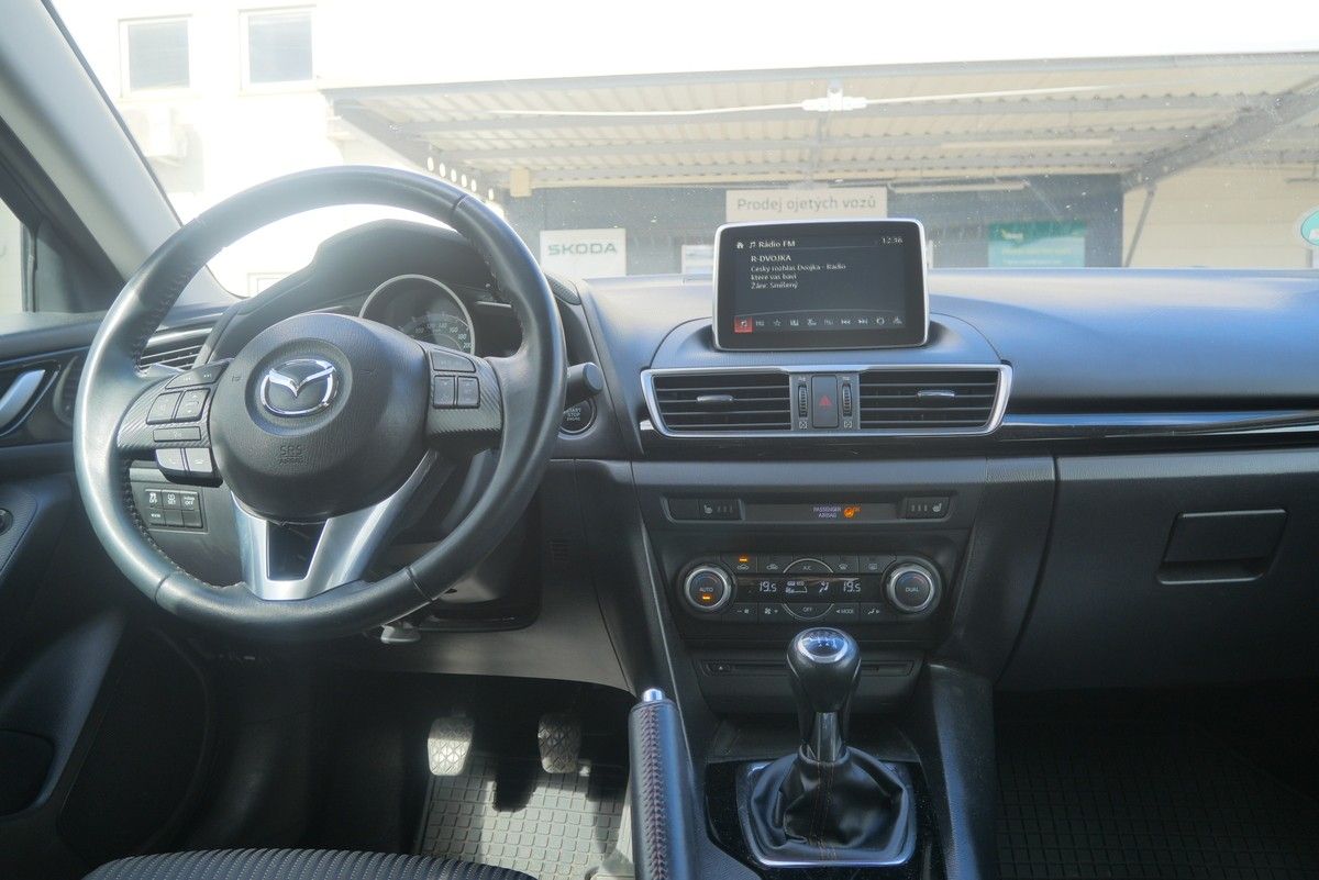 Mazda 3, 2.0 SkyActiv 88 kW Center-Line - fotka 6