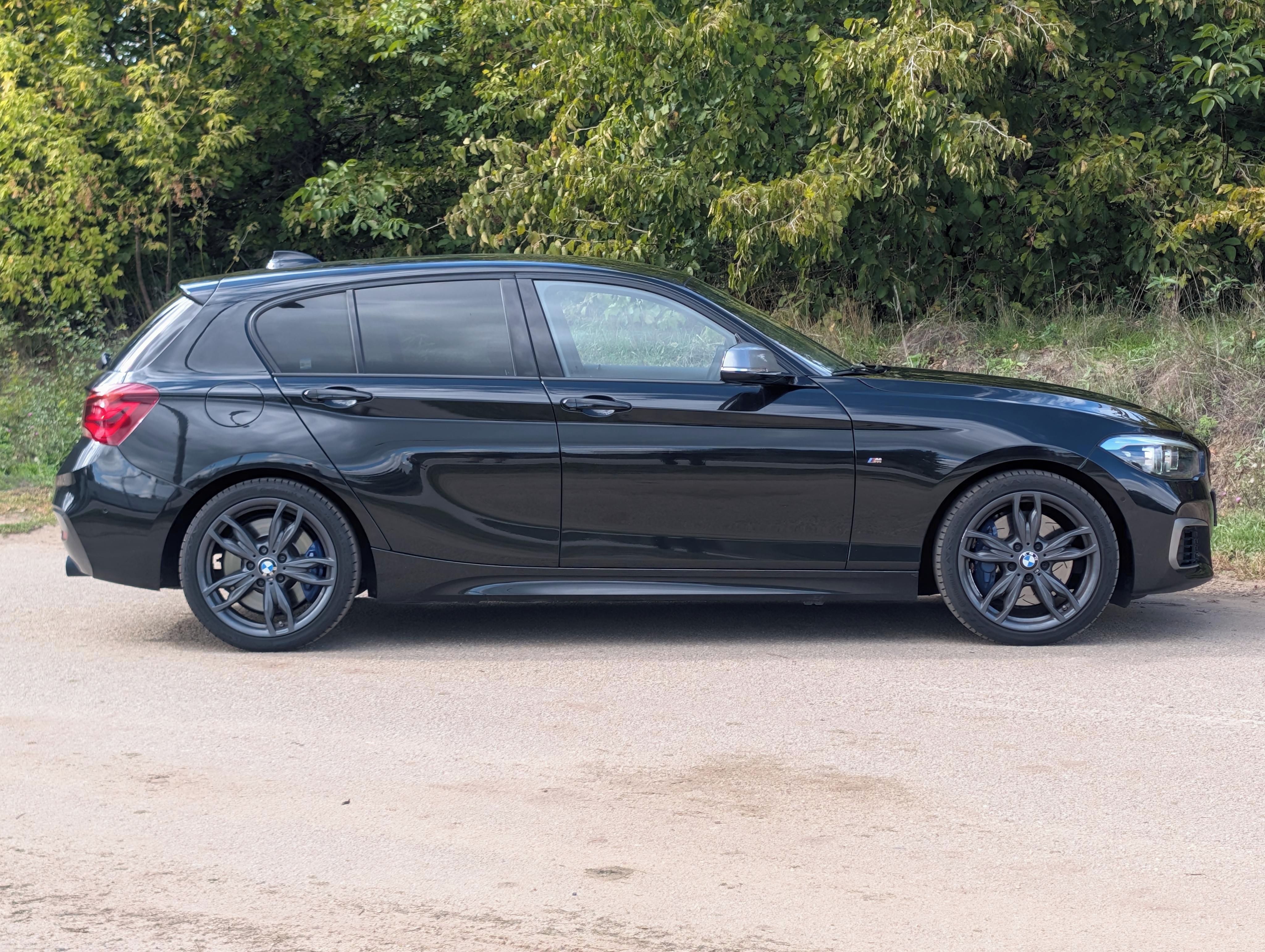 BMW Řada 1, M140i xDrive Shadow - fotka 6