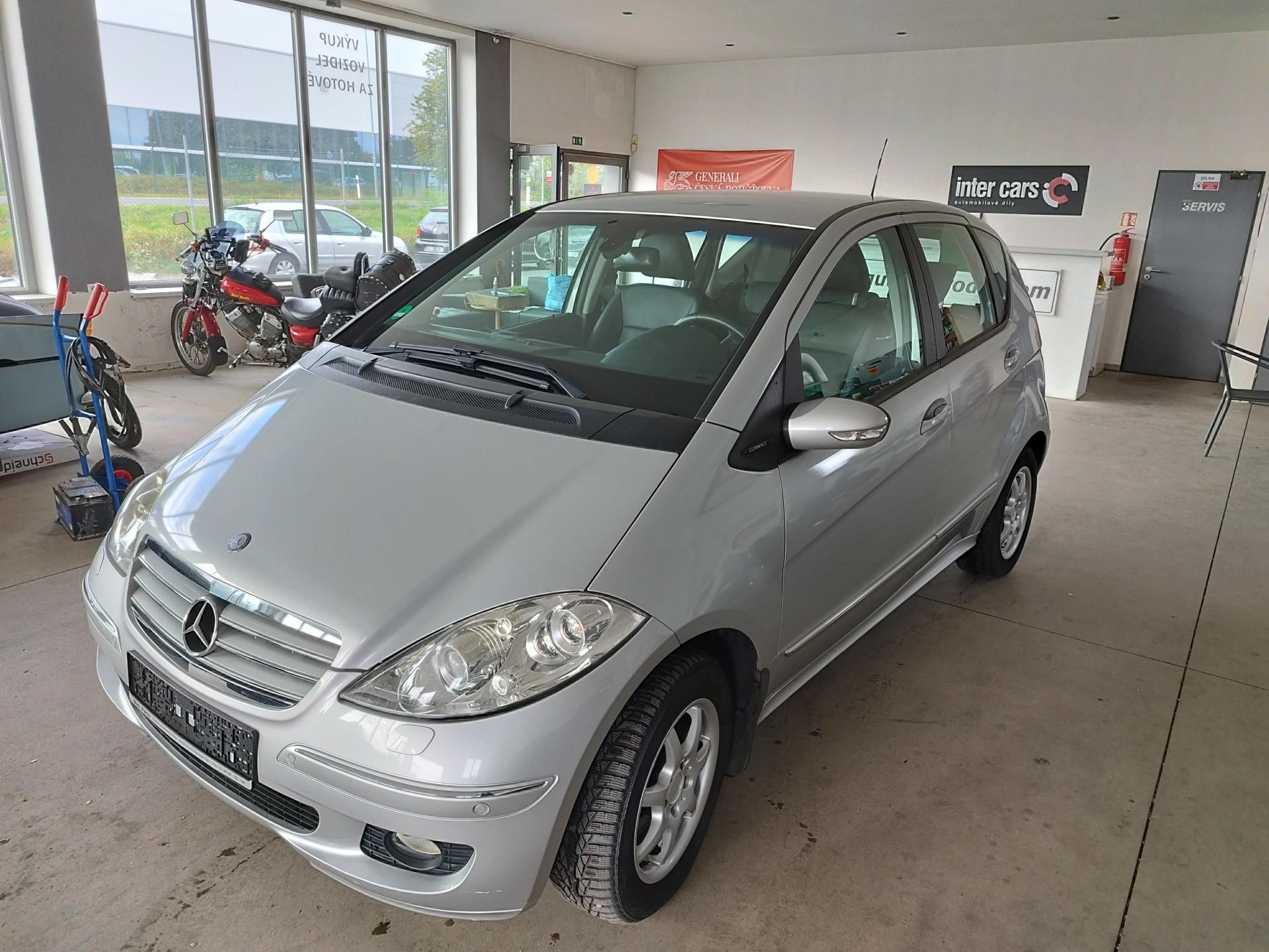 Mercedes-Benz Třídy A, 1,5i 70KW 7GTRONIC XENONY ALU