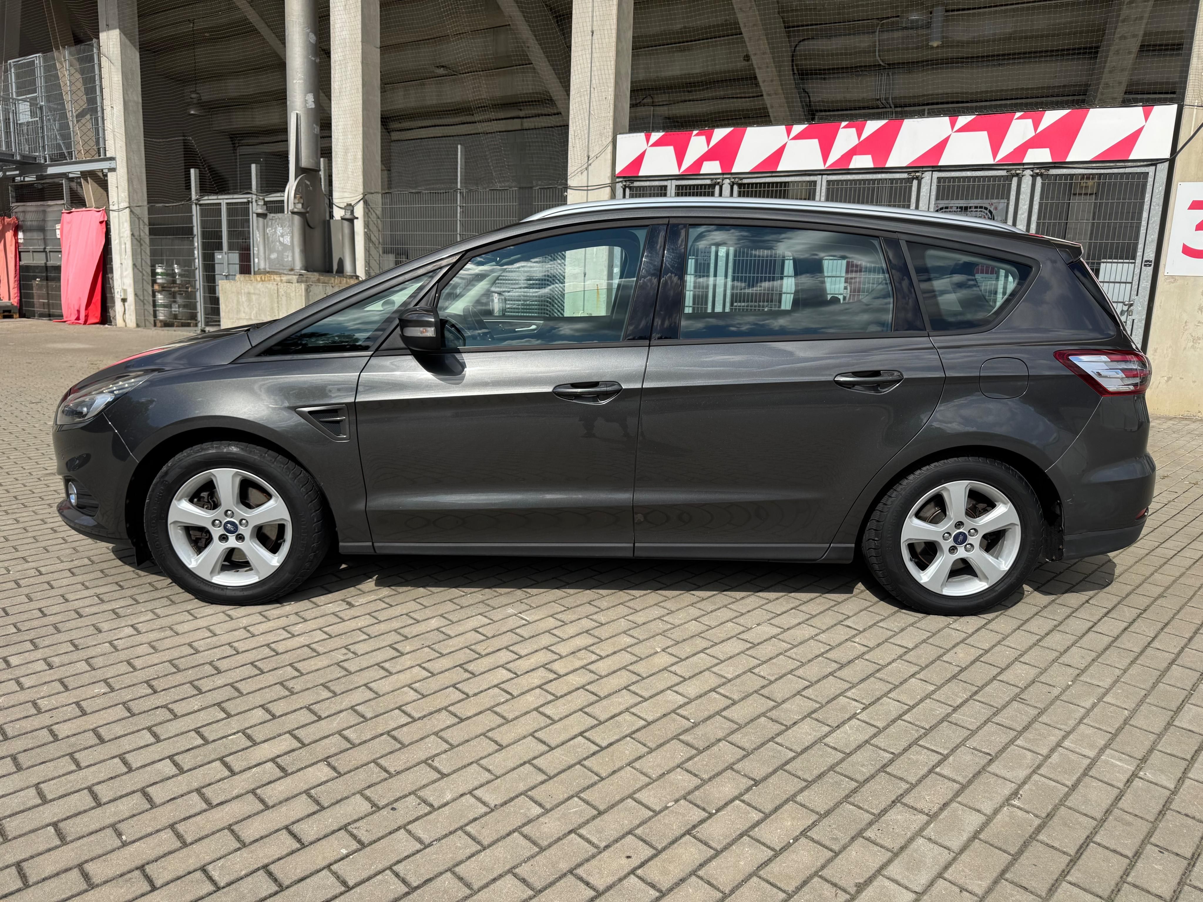 Ford S-MAX, 2.0TDCi, 132kw Automat - fotka 2