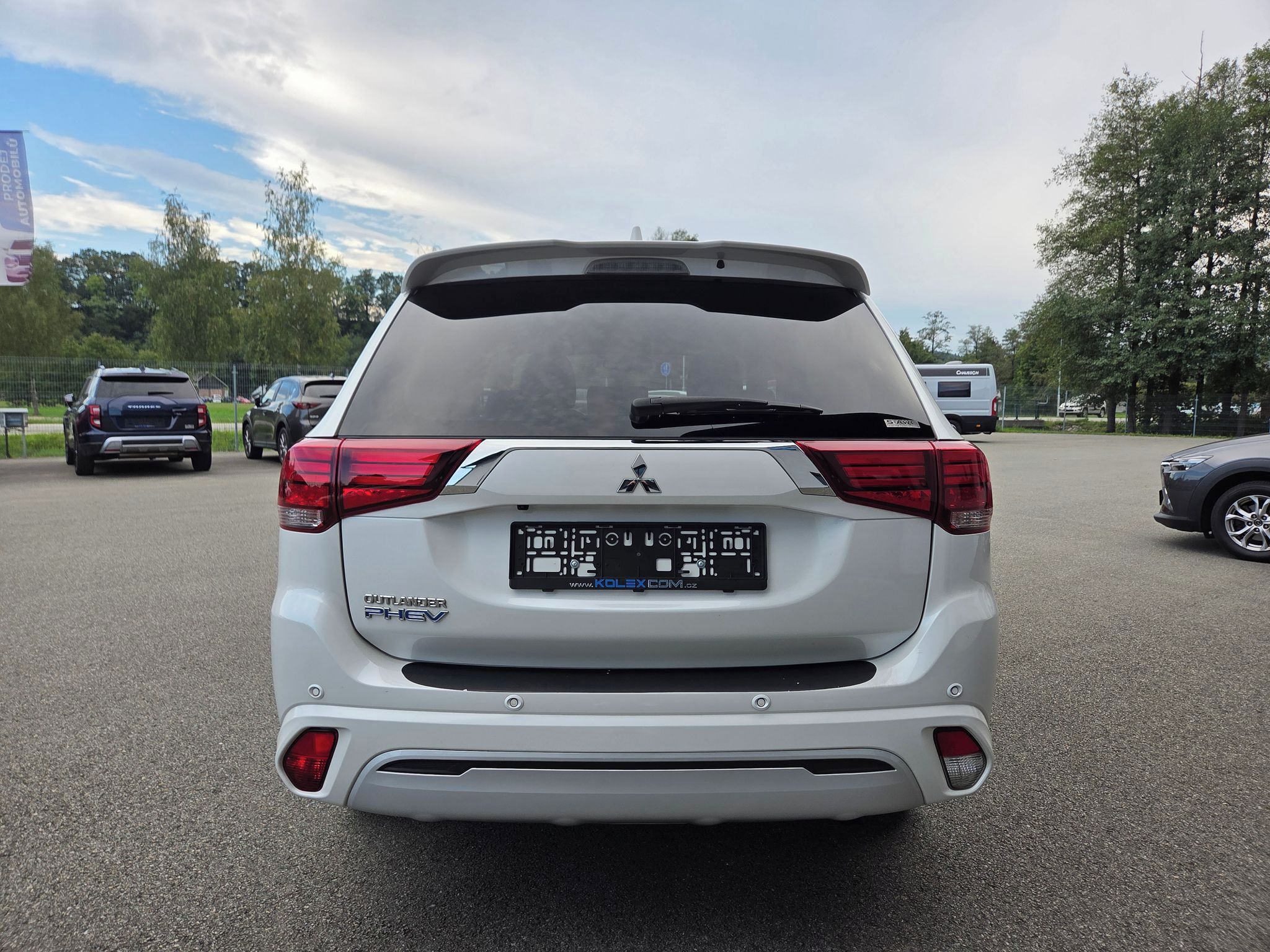 Mitsubishi Outlander, 2.4 PHEV 4x4 - fotka 4