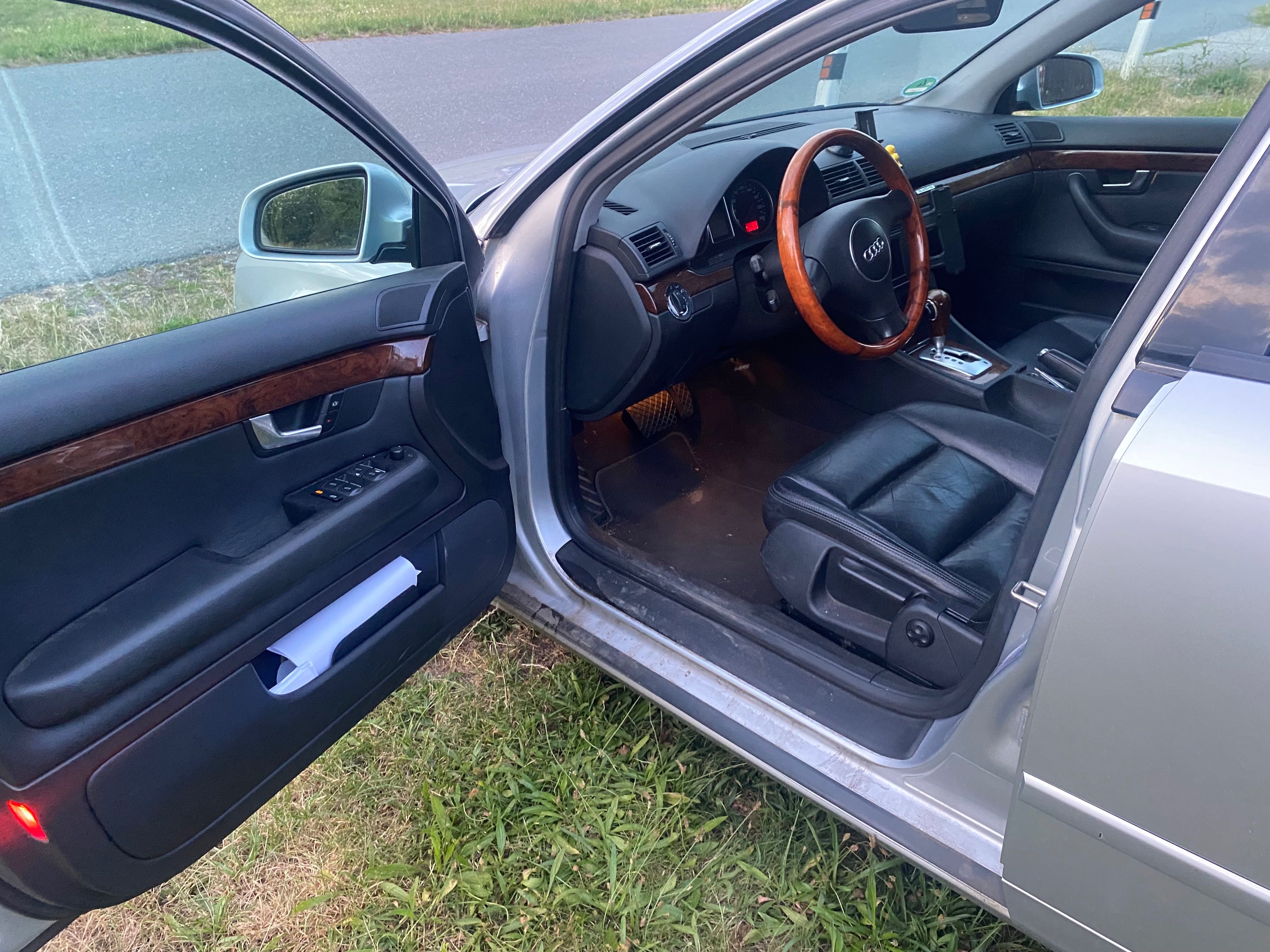 Audi A4, 2.4i, V6 benzin - fotka 5
