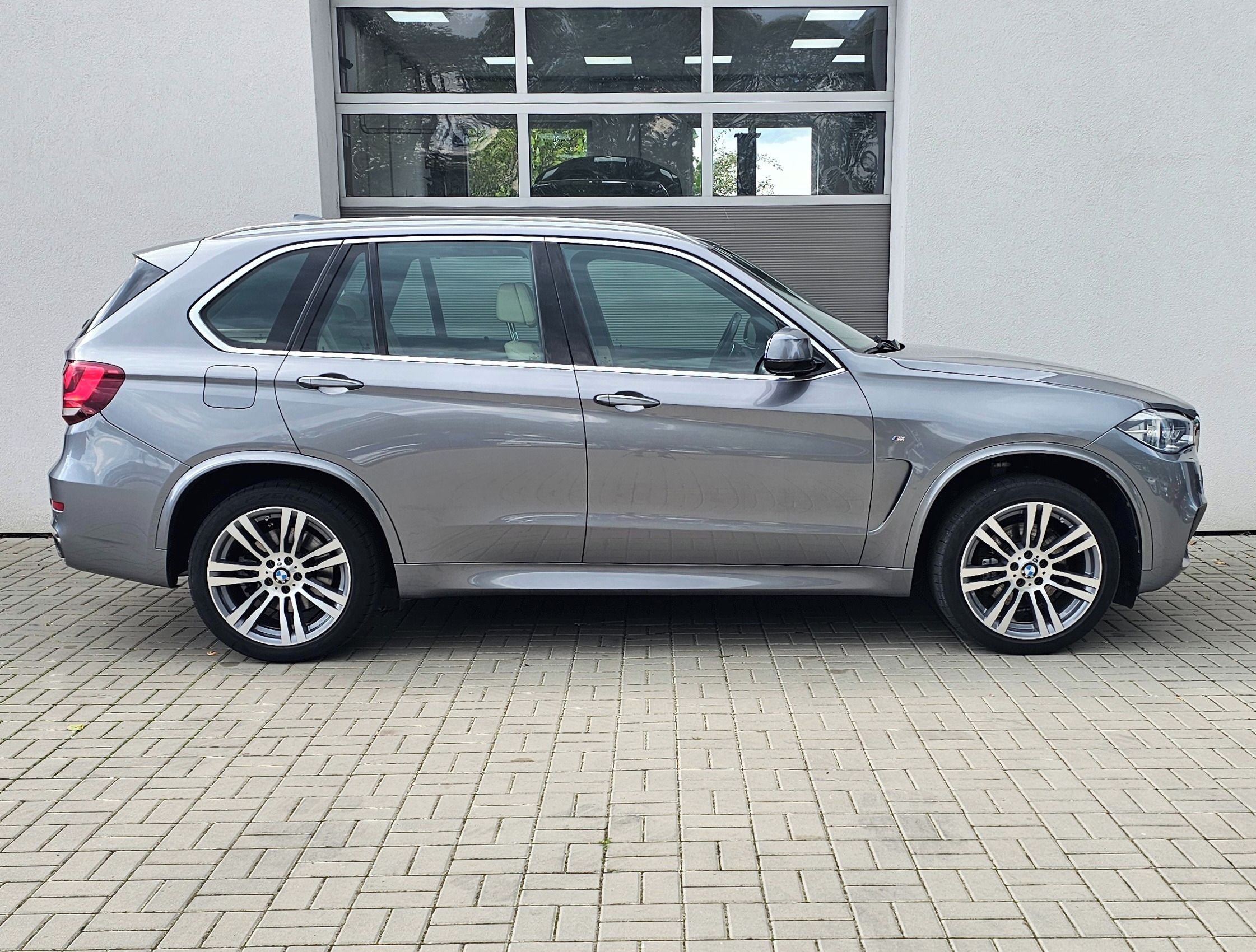 BMW X5, xDrive35i - fotka 5
