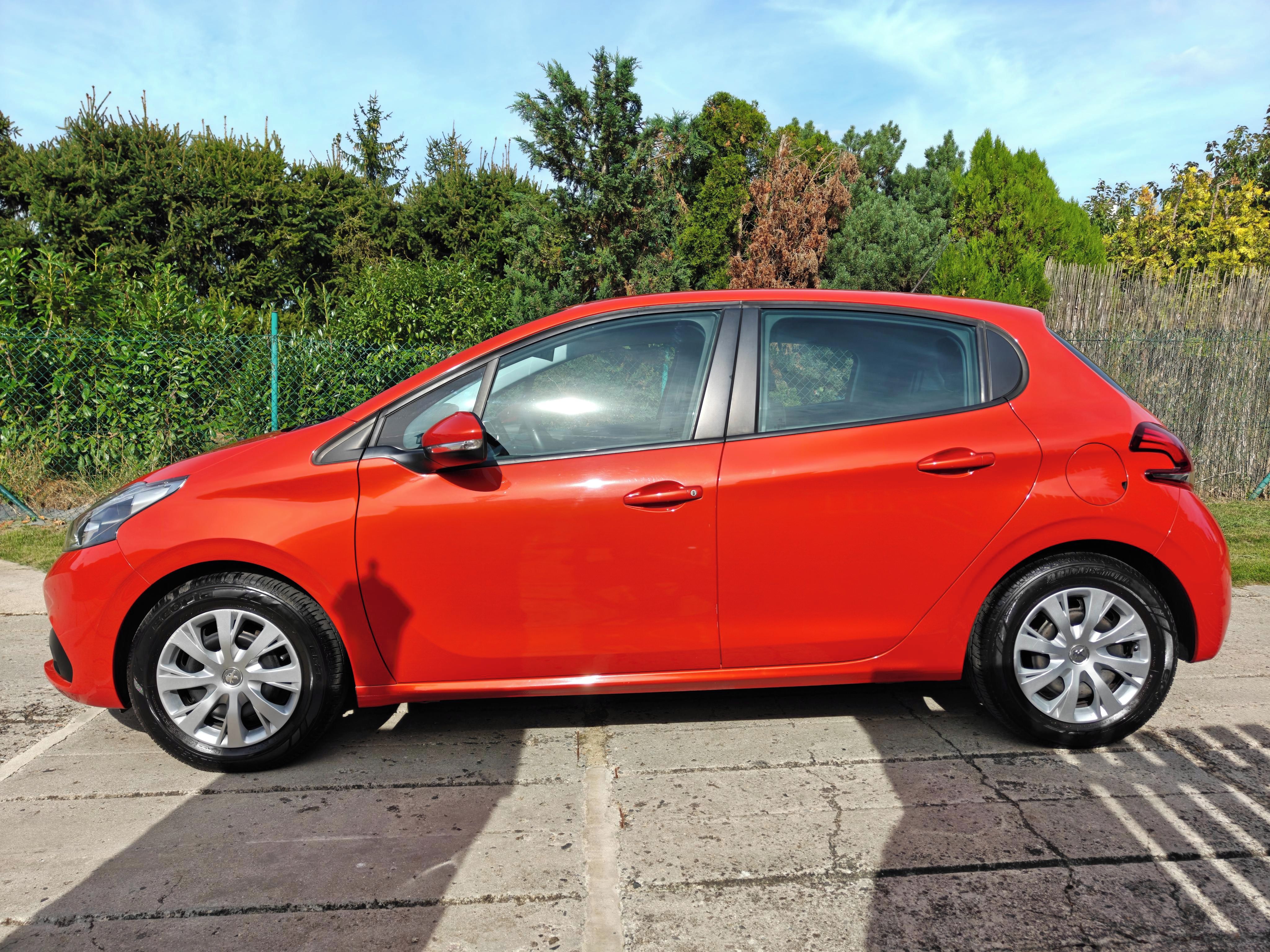 Peugeot 208, 1.2 i, najeto pouze 27.300km - fotka 2