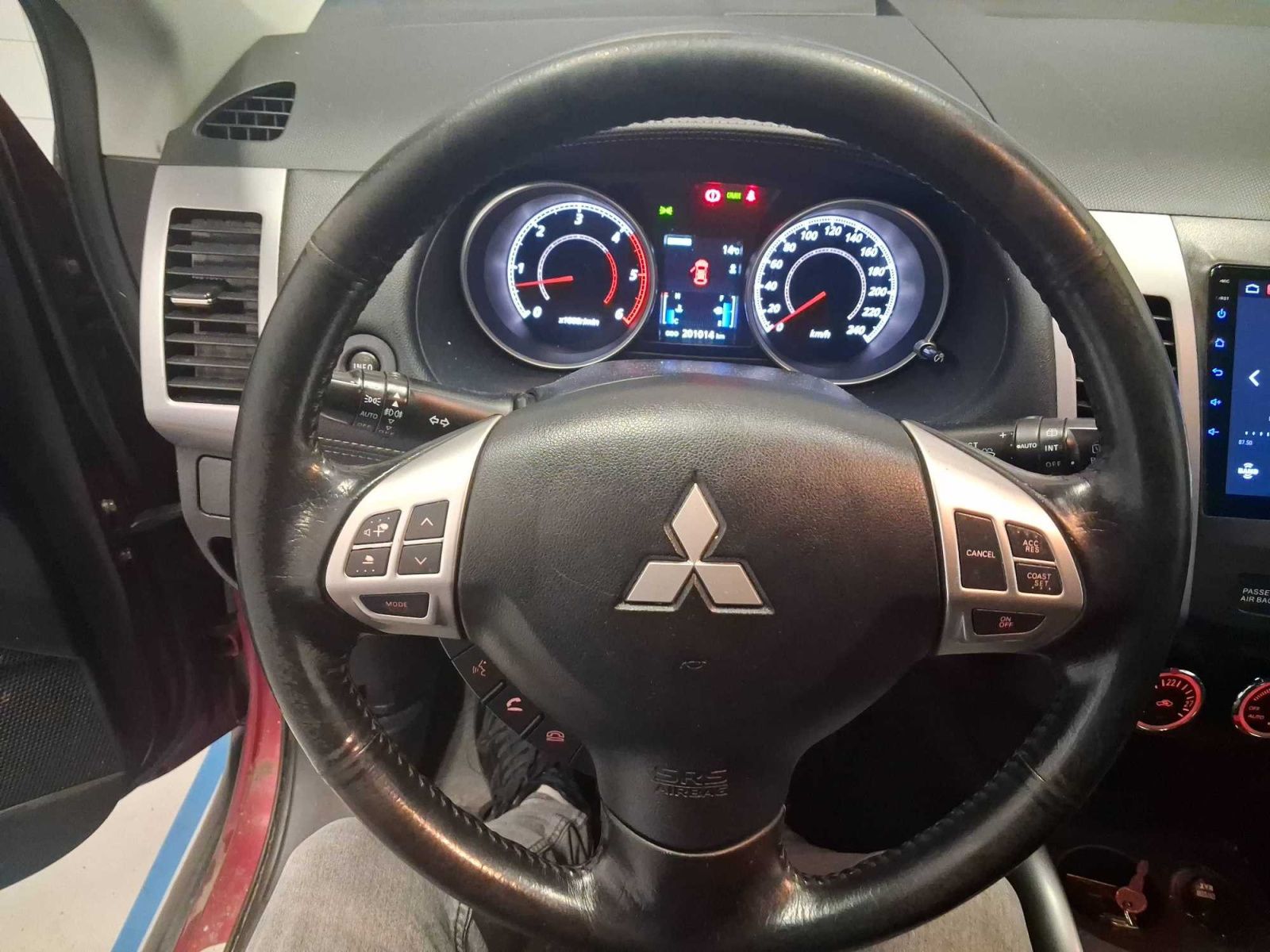 Mitsubishi Outlander, 2.2 DI-D, 4X4, 7 míst - fotka 3