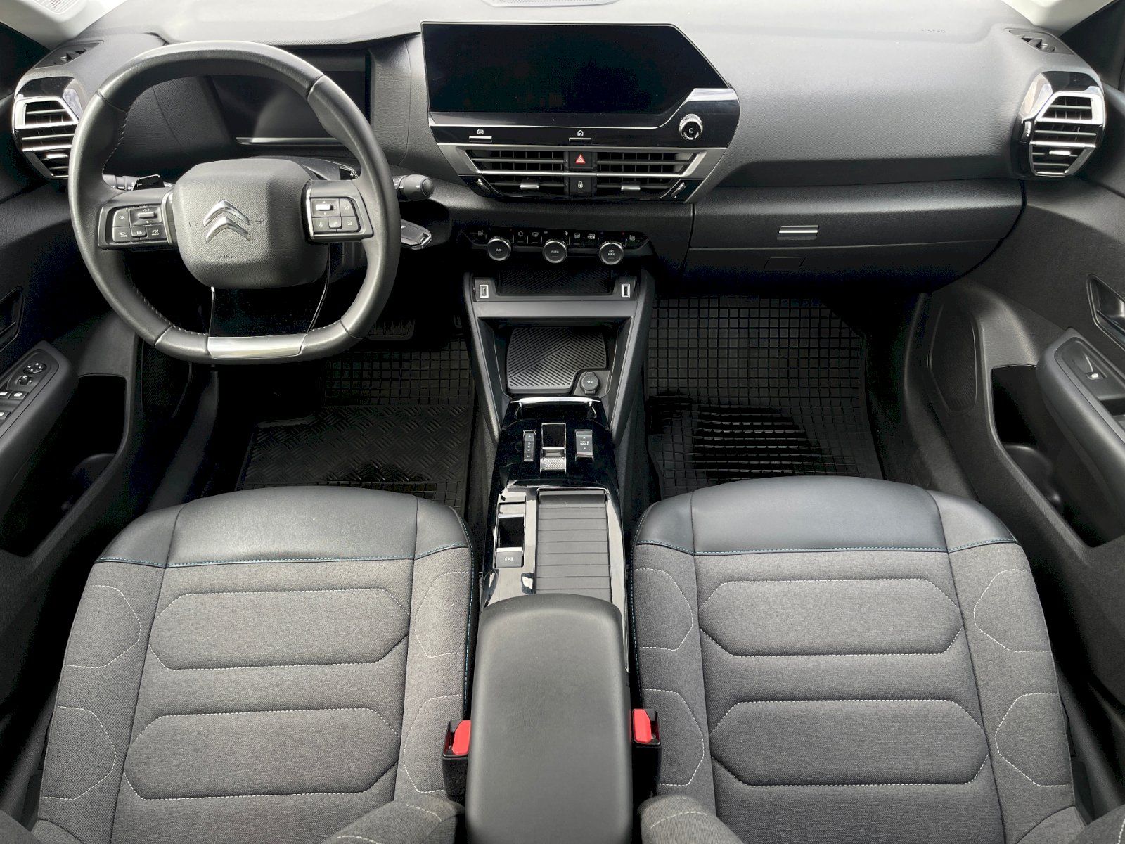 Citroën C4, AUT 1.2 PureTech / 96 kW Feel - fotka 5