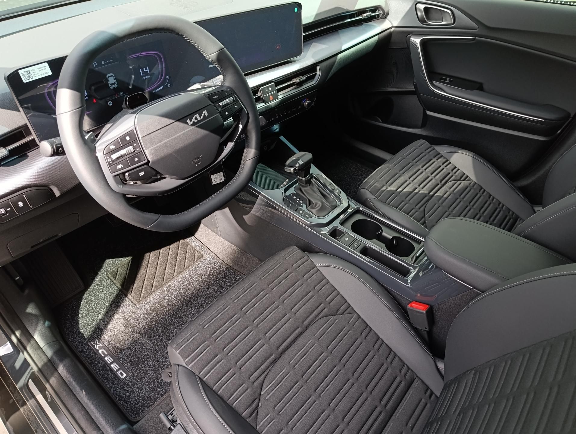 Kia XCee´d, 1,6 T-GDI 7DCT EXCLUSIVE - fotka 4
