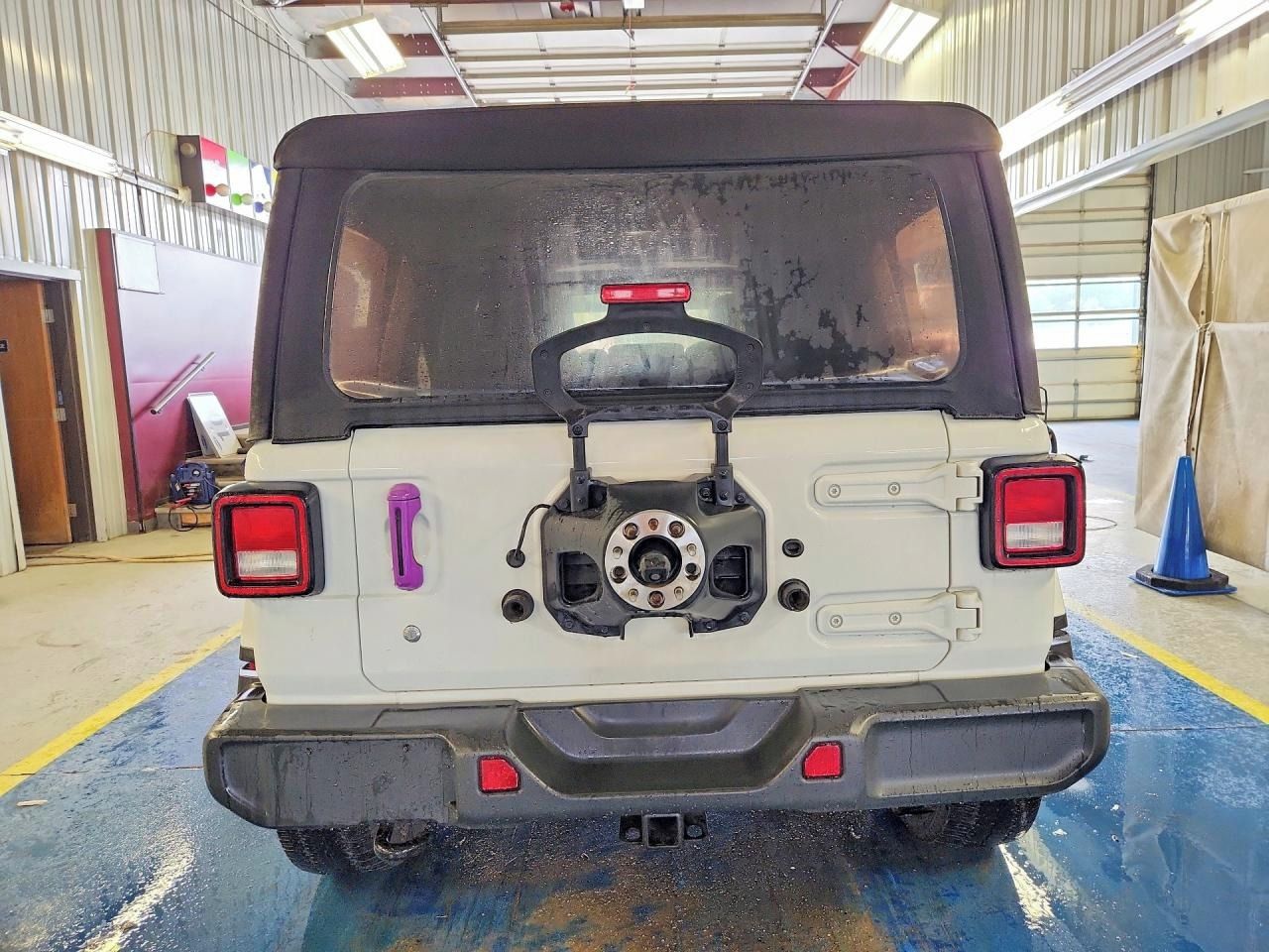 Jeep Wrangler, Auto na cestě - fotka 6