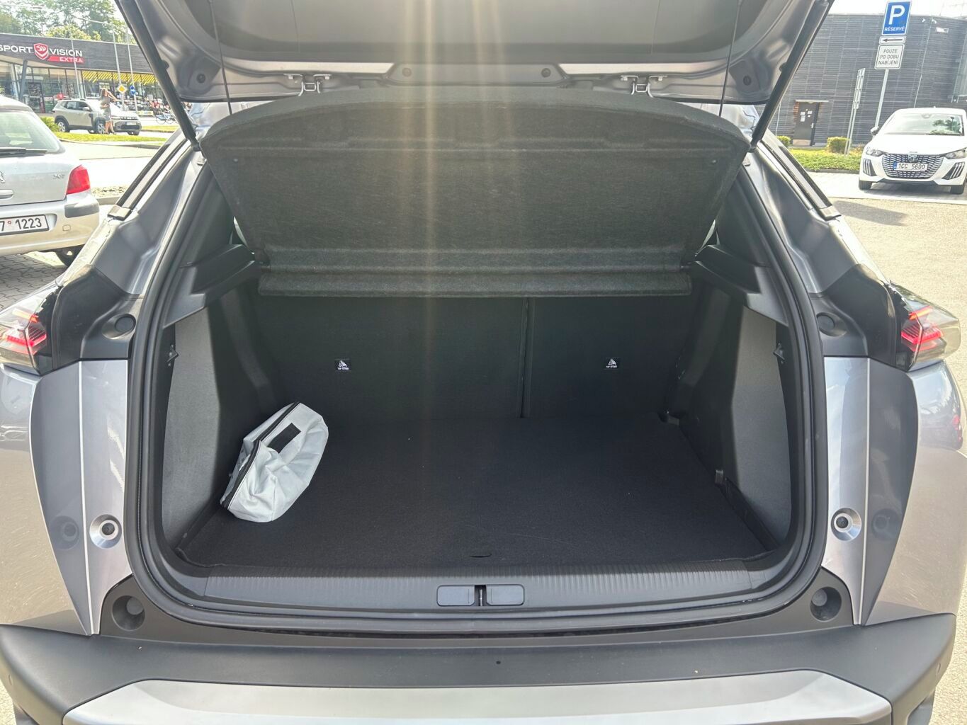 Peugeot 2008, BUSINESS Hybrid 110 e-DCS6 - fotka 5