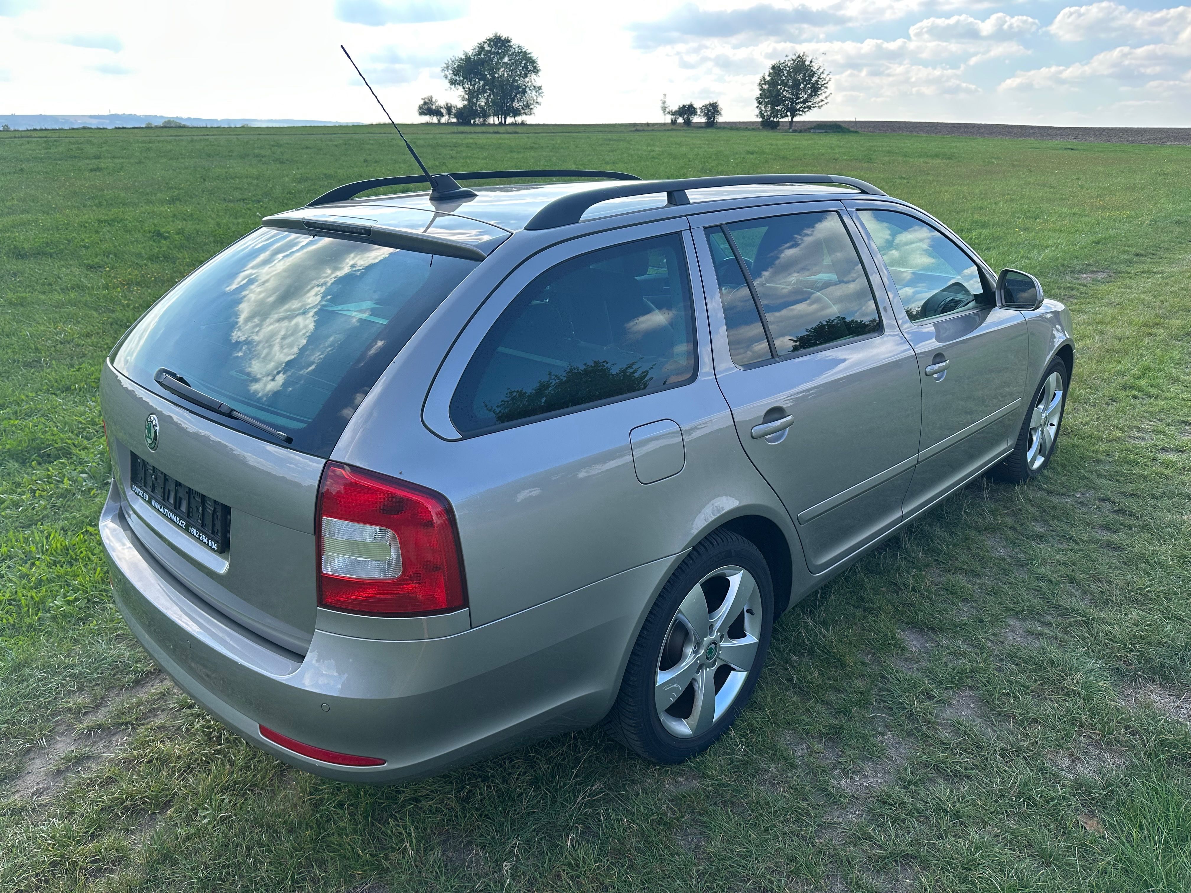 Škoda Octavia, 1.6MPI-ELEGANCE-NAVIGACE- - fotka 6