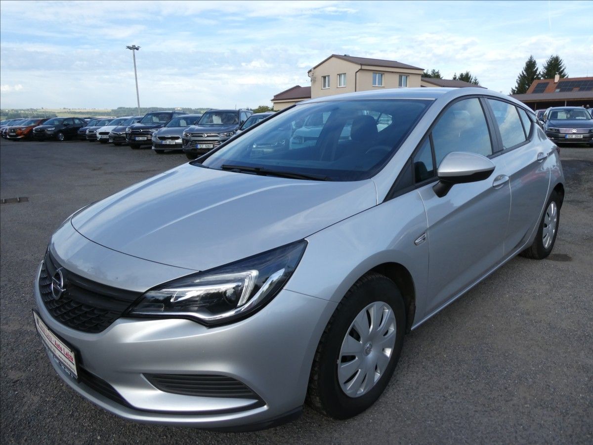Opel Astra, 1,4 i 74kW 2x kola, serviska - fotka 3