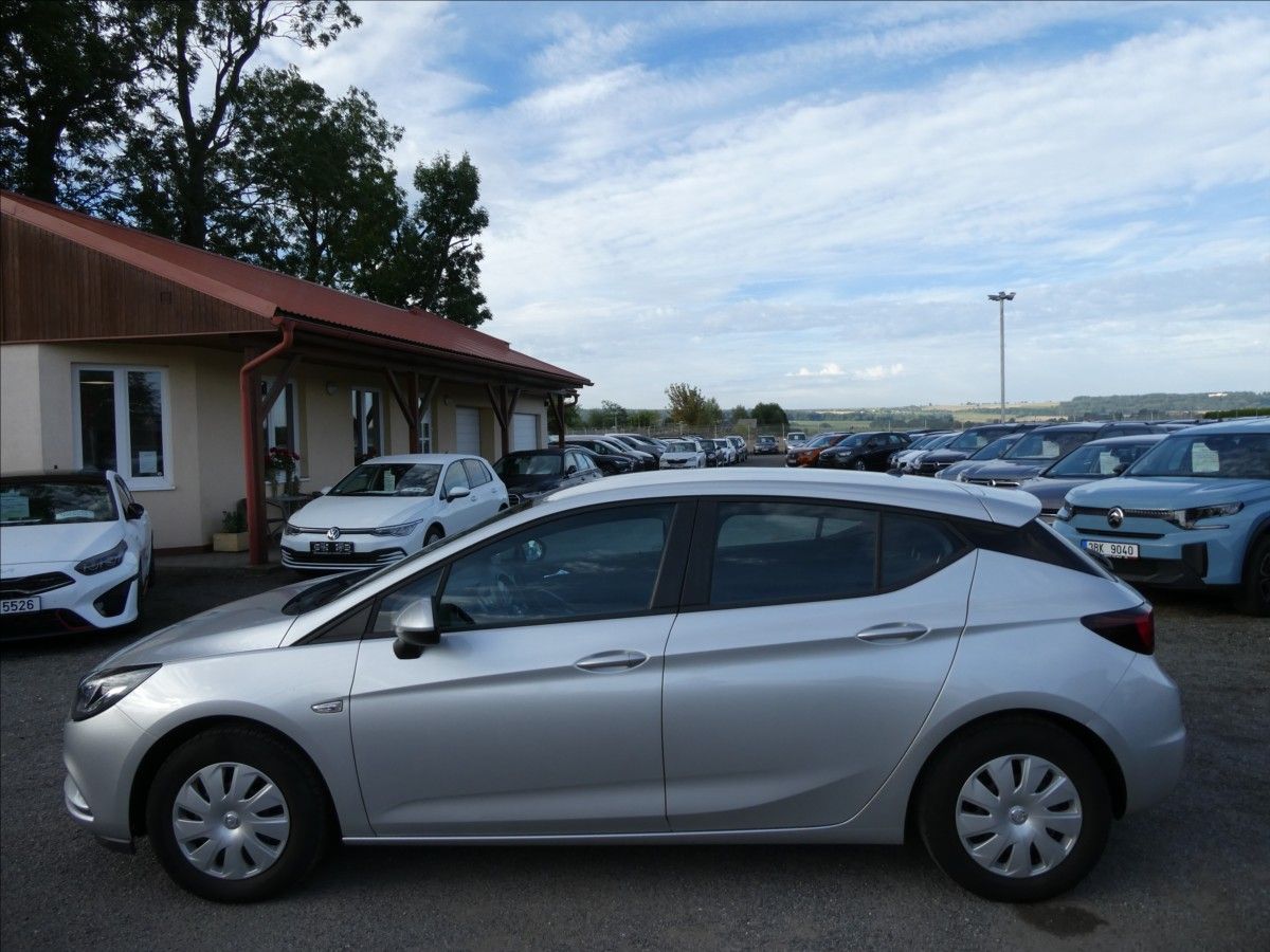 Opel Astra, 1,4 i 74kW 2x kola, serviska - fotka 6