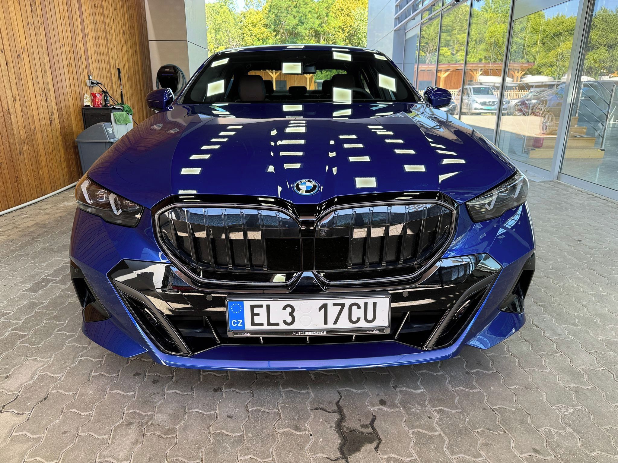 BMW Řada 5, 550e - fotka 4
