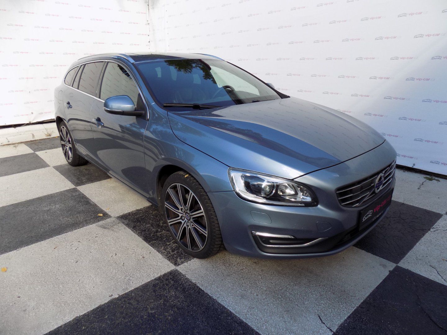 Volvo V60, 2.0-D4/Inscription/LED/DPH/ - fotka 5