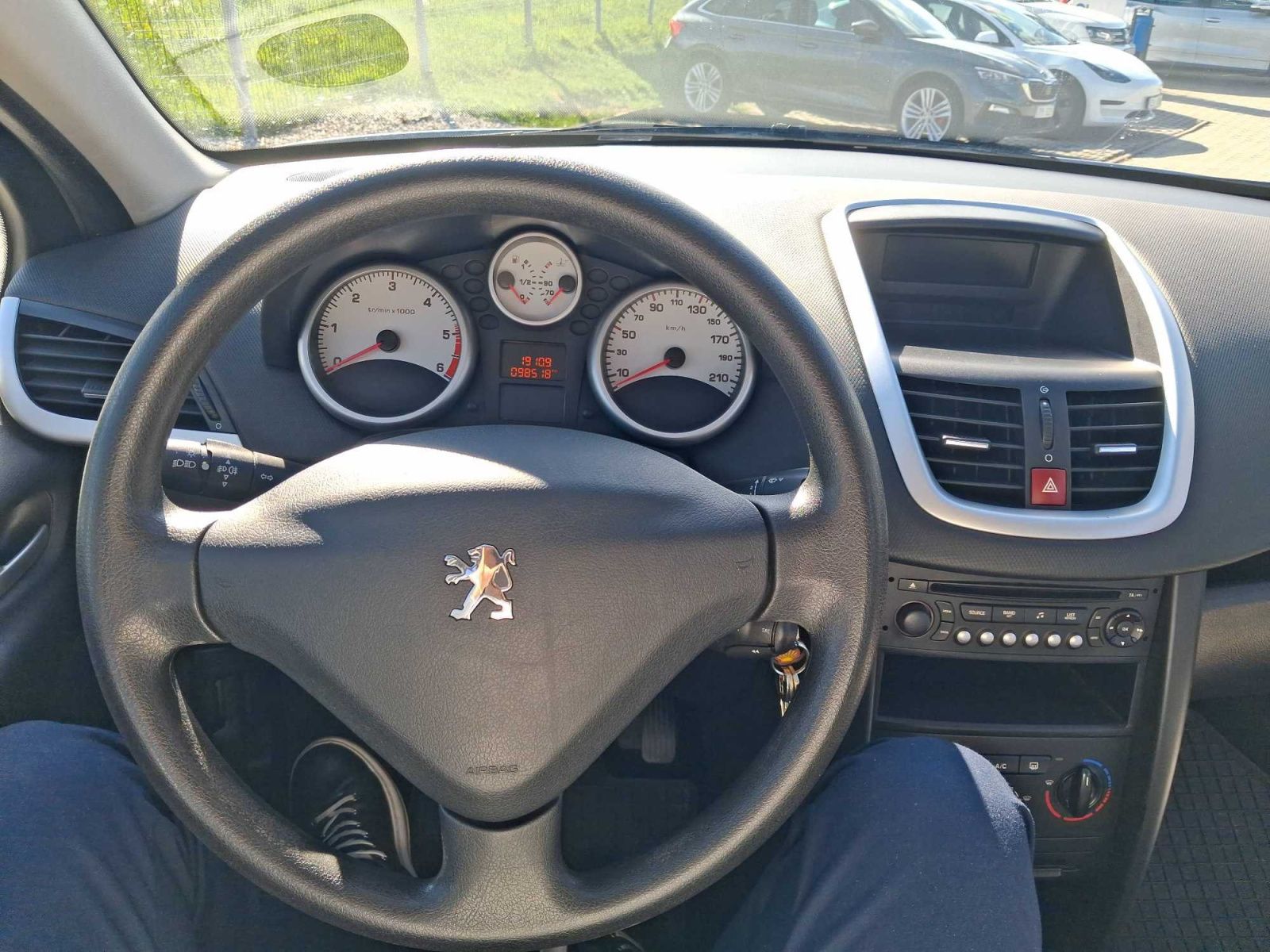 Peugeot 207, 1.6 HDi, po STK, jezdí dobře - fotka 3