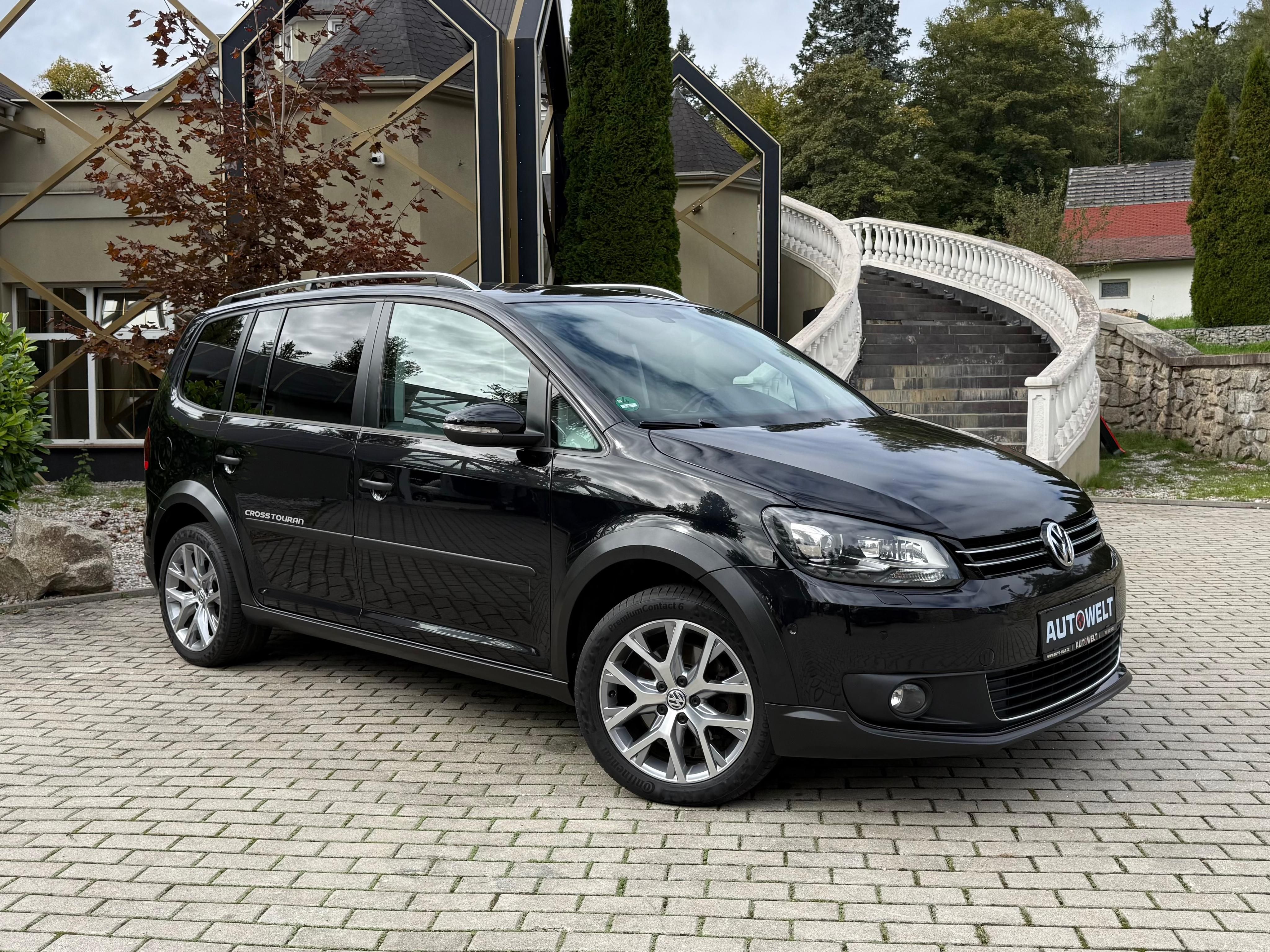 Volkswagen Touran, CROSS 2.0 TDi /7MÍST/PANORAMA/