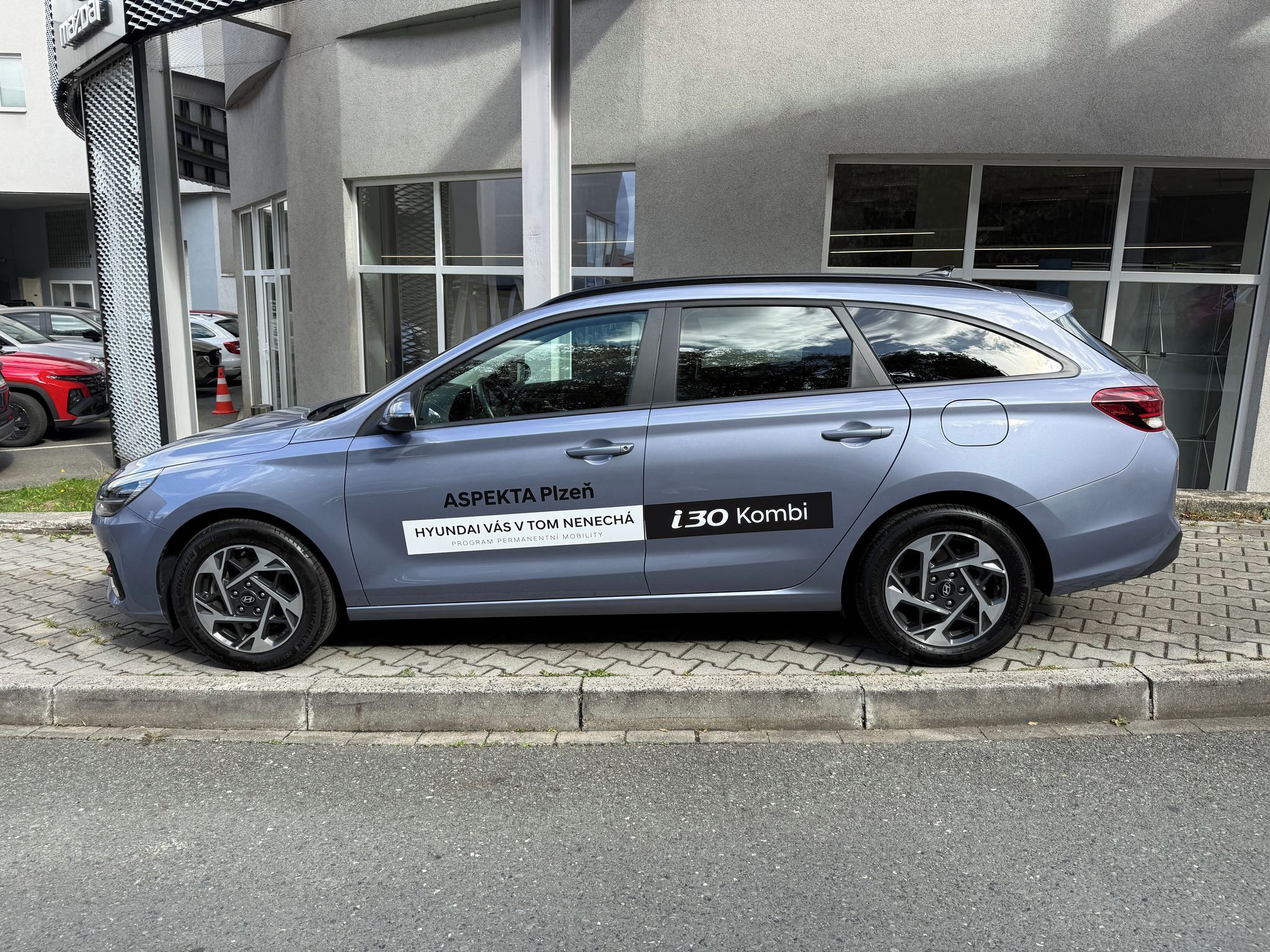 Hyundai i30, 1.5i Smart Climate,ČR,1.maj. - fotka 2