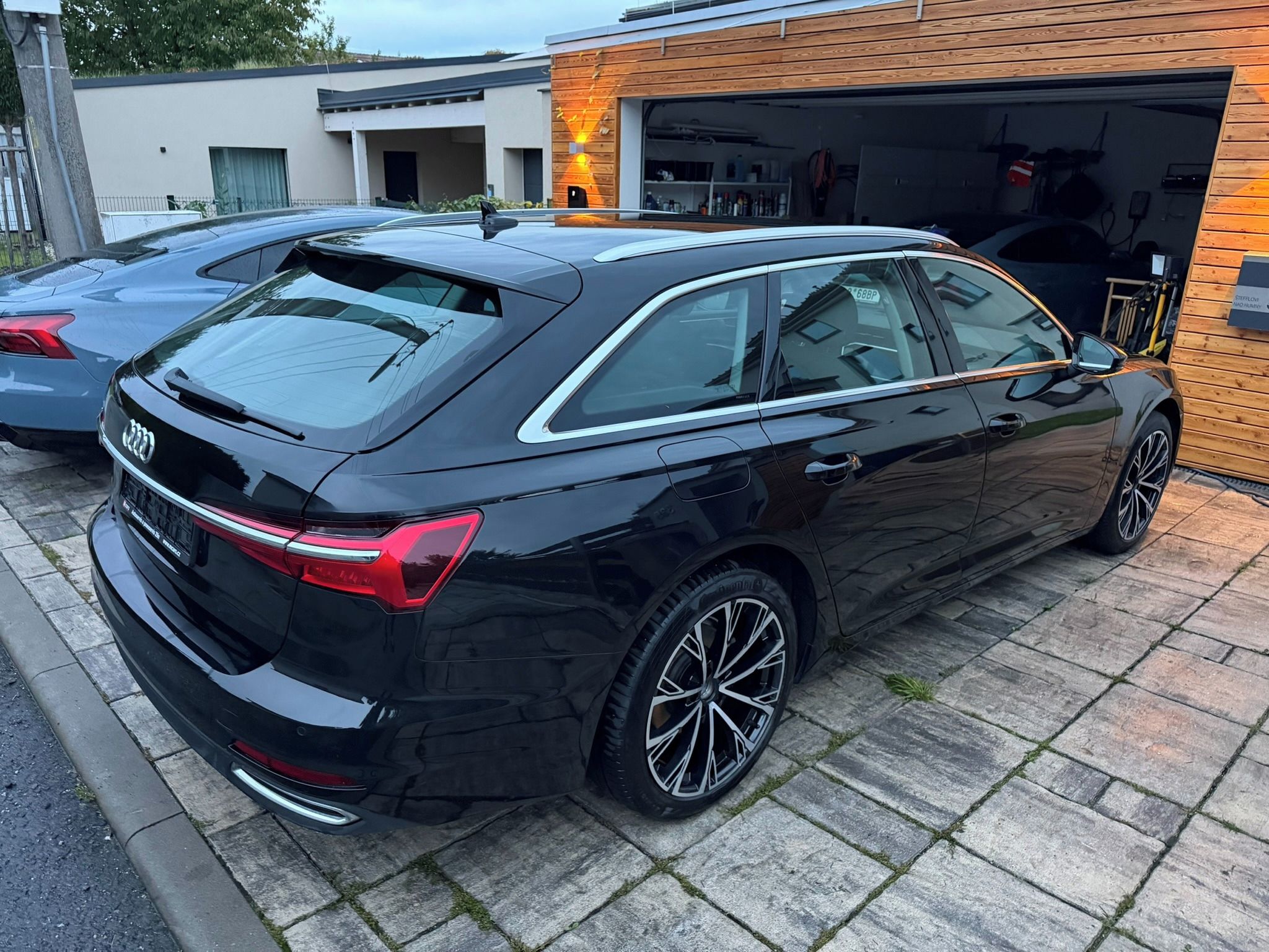 Audi A6 Avant, Rozvody, Setrvačník, Kamera - fotka 3