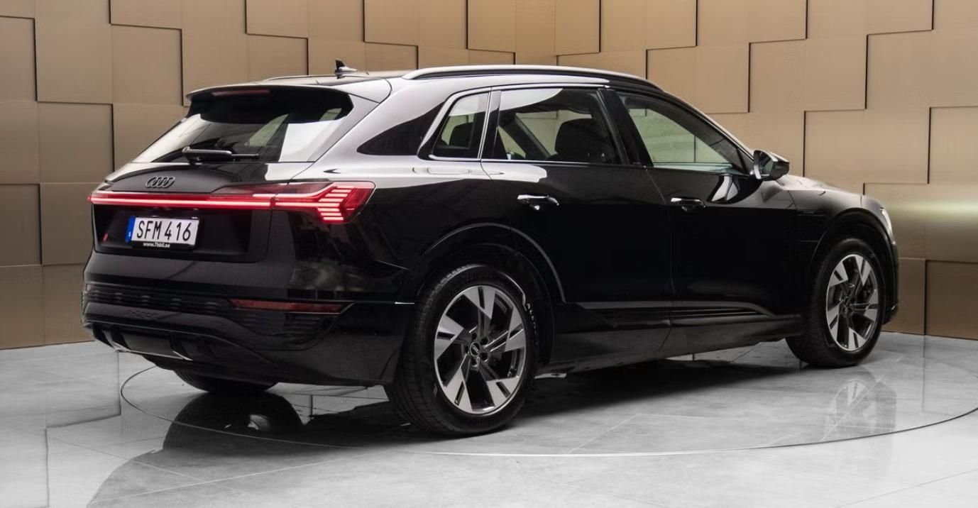 Audi Q8 e-tron, 55 Q Kam Vzduch HuD BLIS - fotka 5
