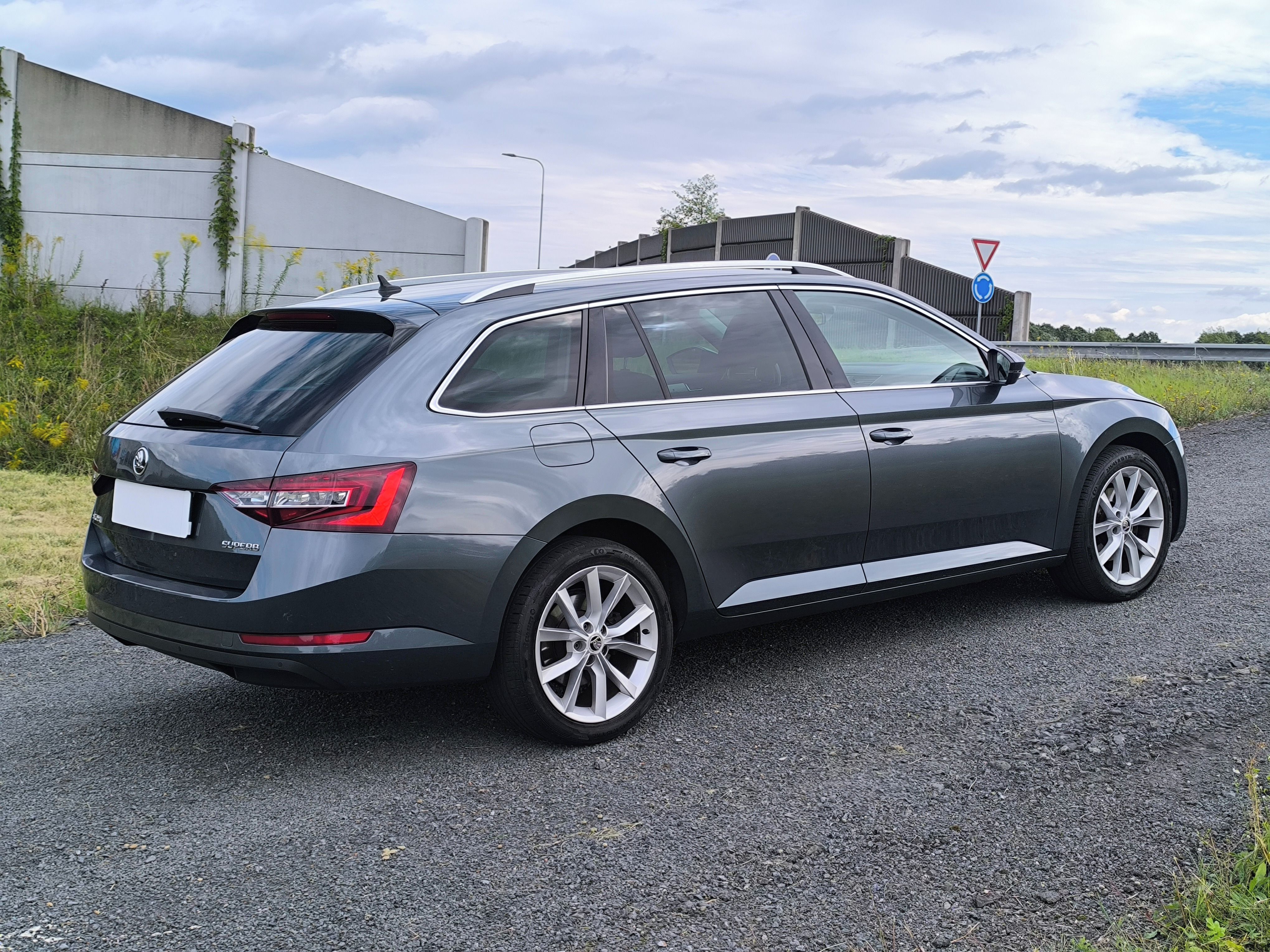 Škoda Superb, DSG 2.0TDI 110kW NOVÉ ROZVODY - fotka 5