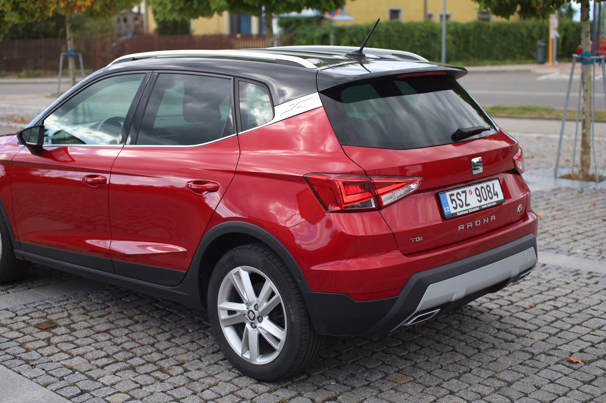 Seat Arona, FR 1.0 TGI, super stav - fotka 4