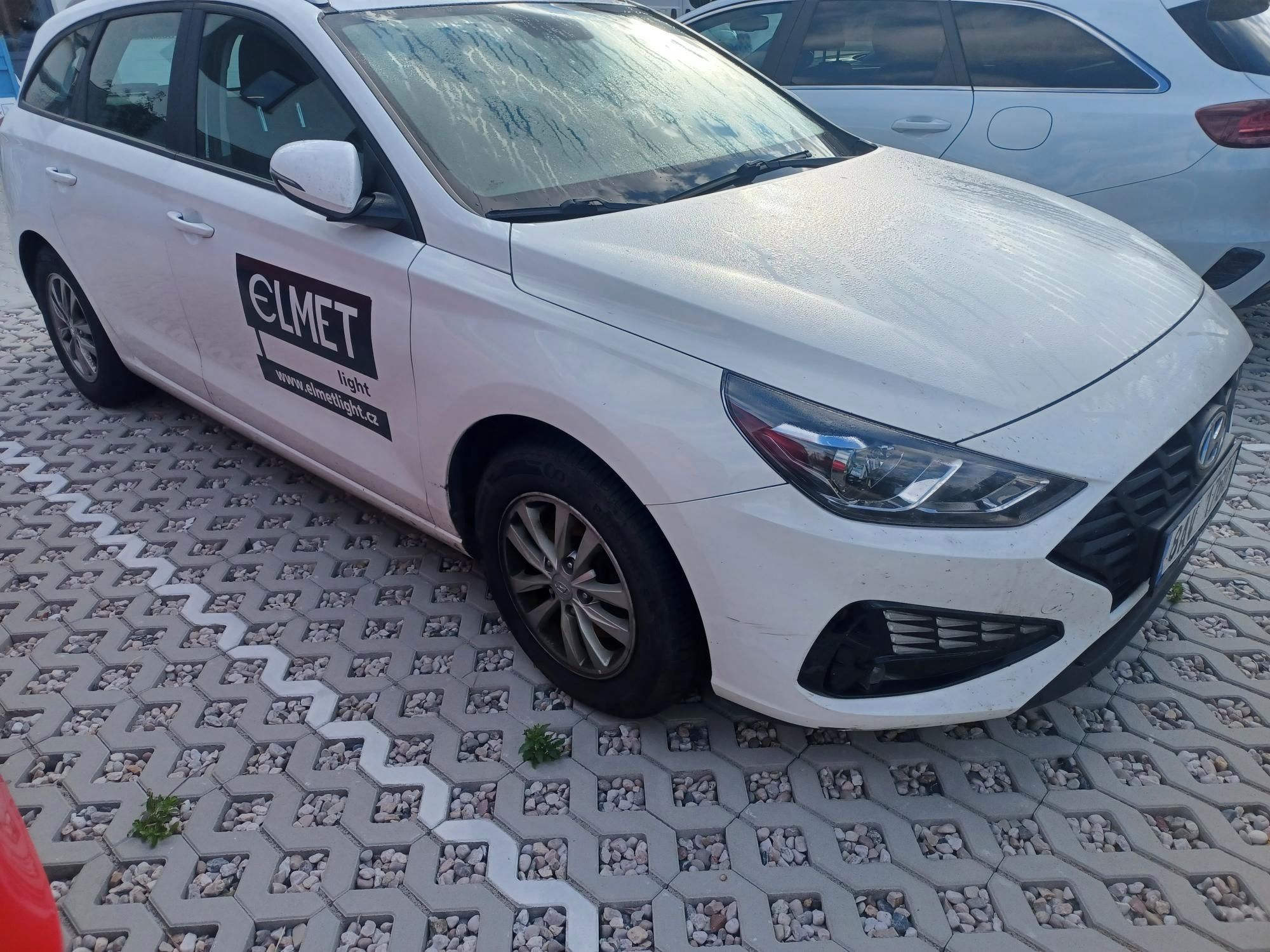 Hyundai i30, 1.6 CRDi 85 KW Poškozený motor - fotka 2