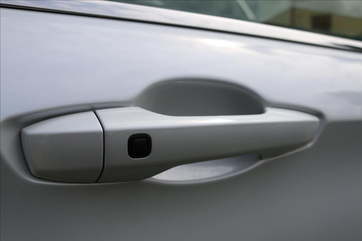 Mitsubishi Outlander, 2,4 PHEV, 7míst, Tažné - fotka 6