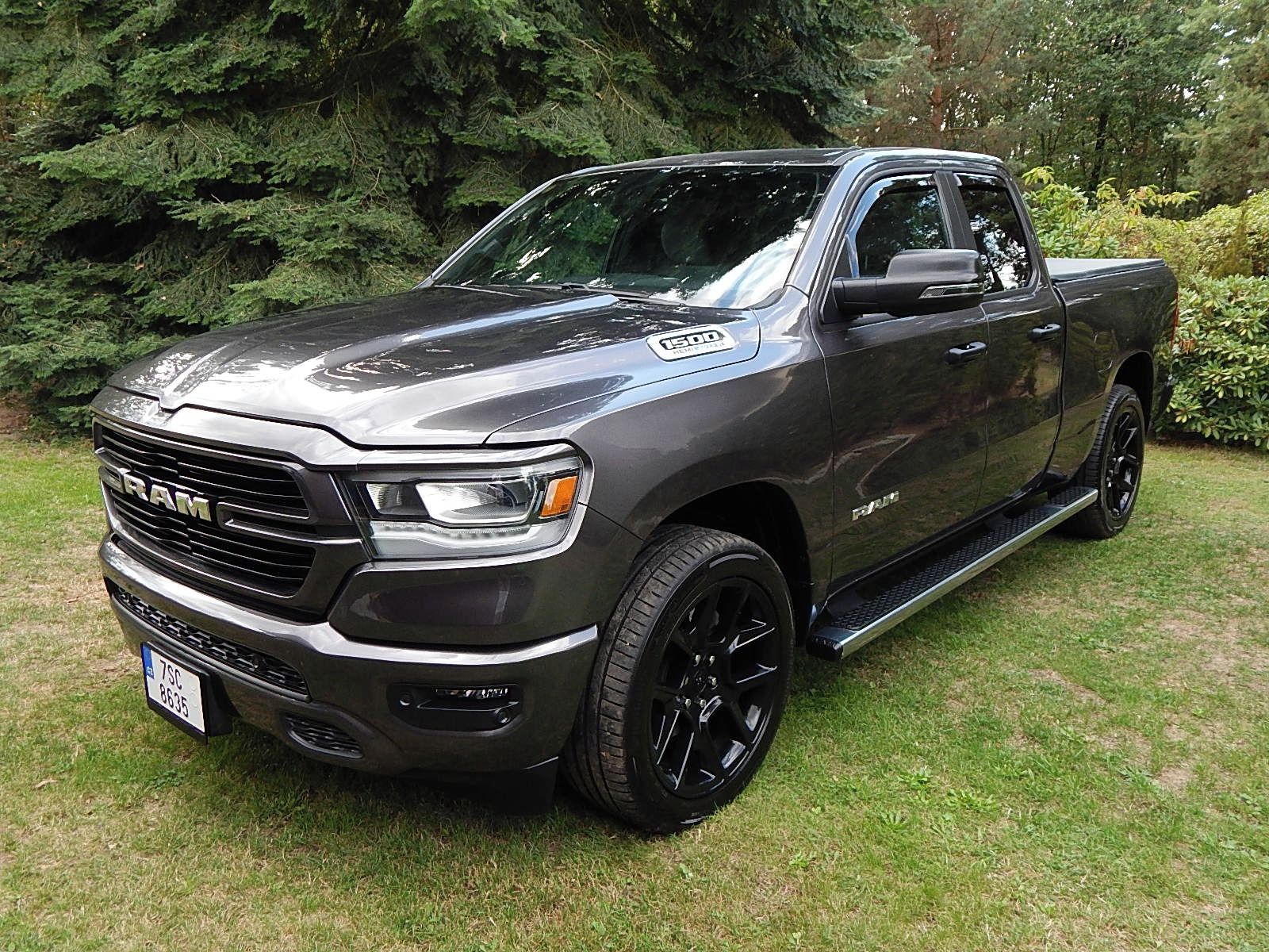 Dodge Ram, 5.7 V8-6'4" KORBA-6MÍST-40TKM