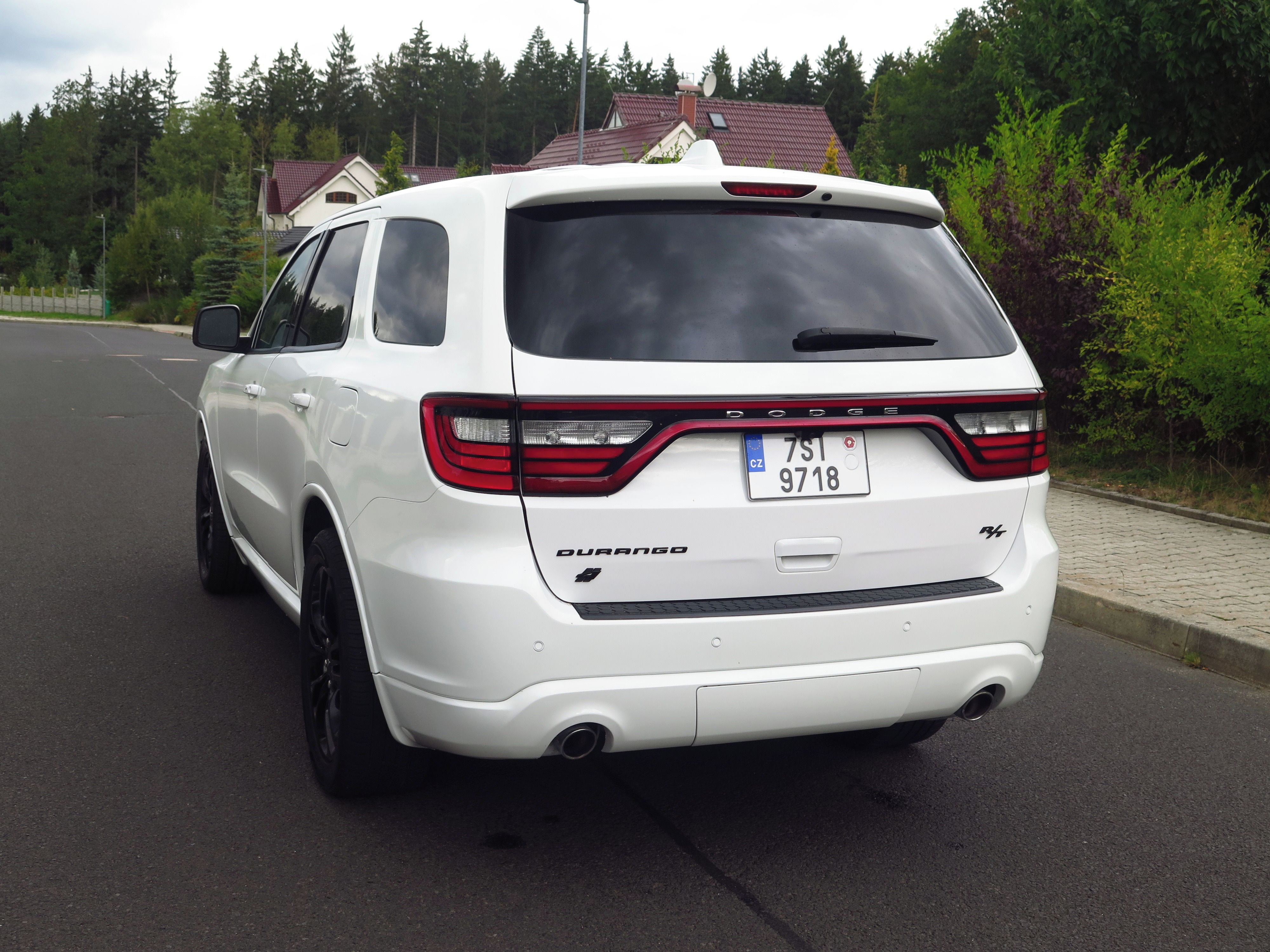 Dodge Durango, 5.7 HEMI V8 SRT vzhled - DPH - fotka 4