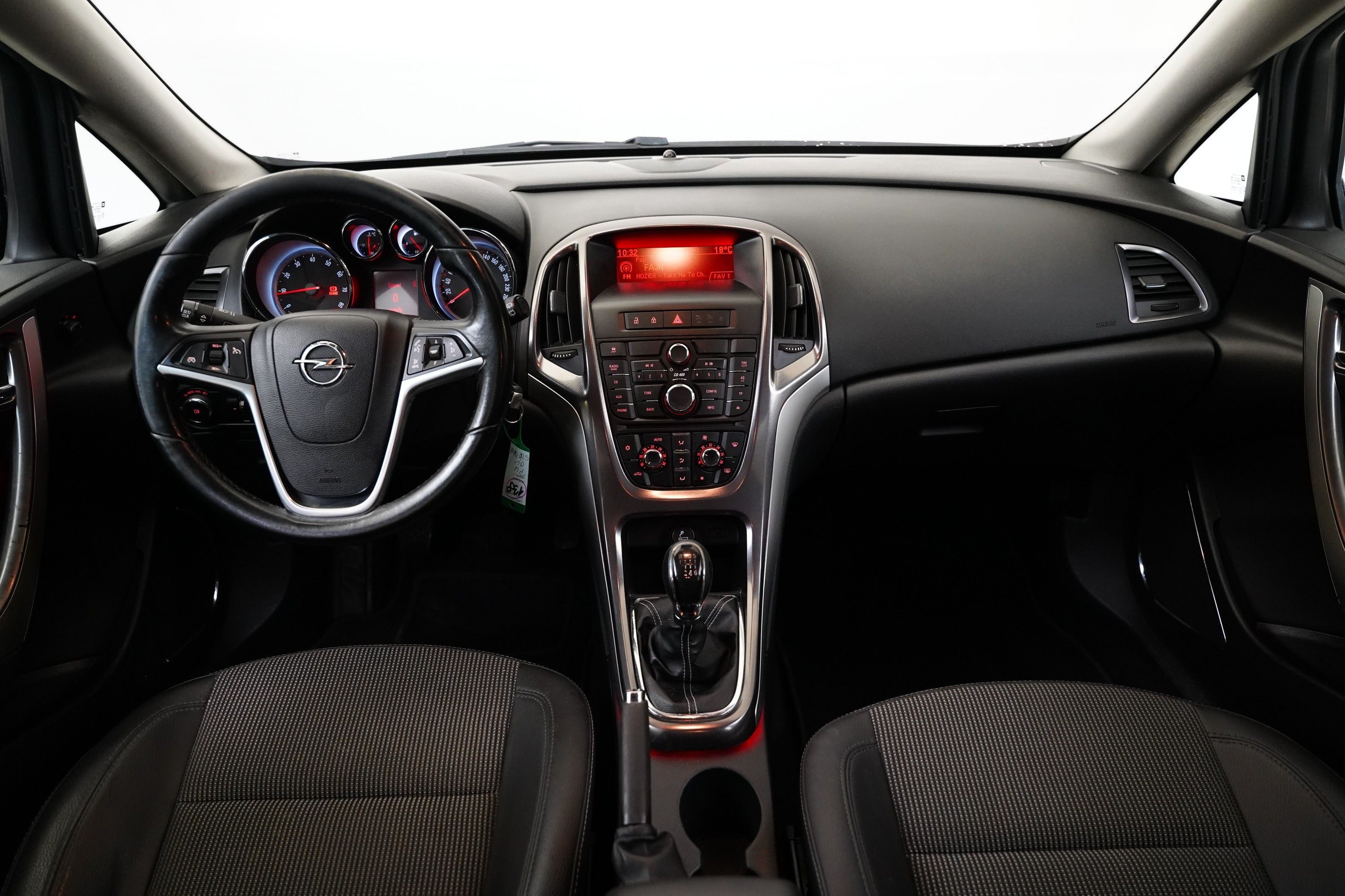 Opel Astra, 1.4 T 103 kW - fotka 5