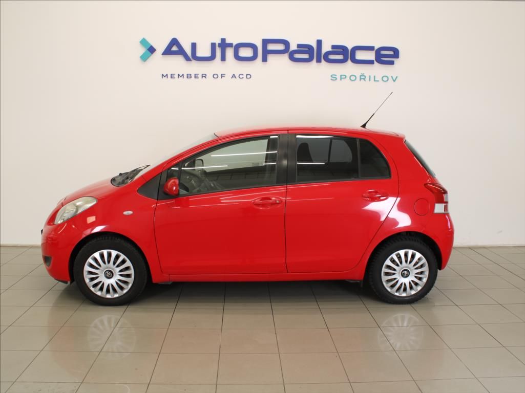 Toyota Yaris, 1,3 i 73kW 2.maj.ČR STK - fotka 5
