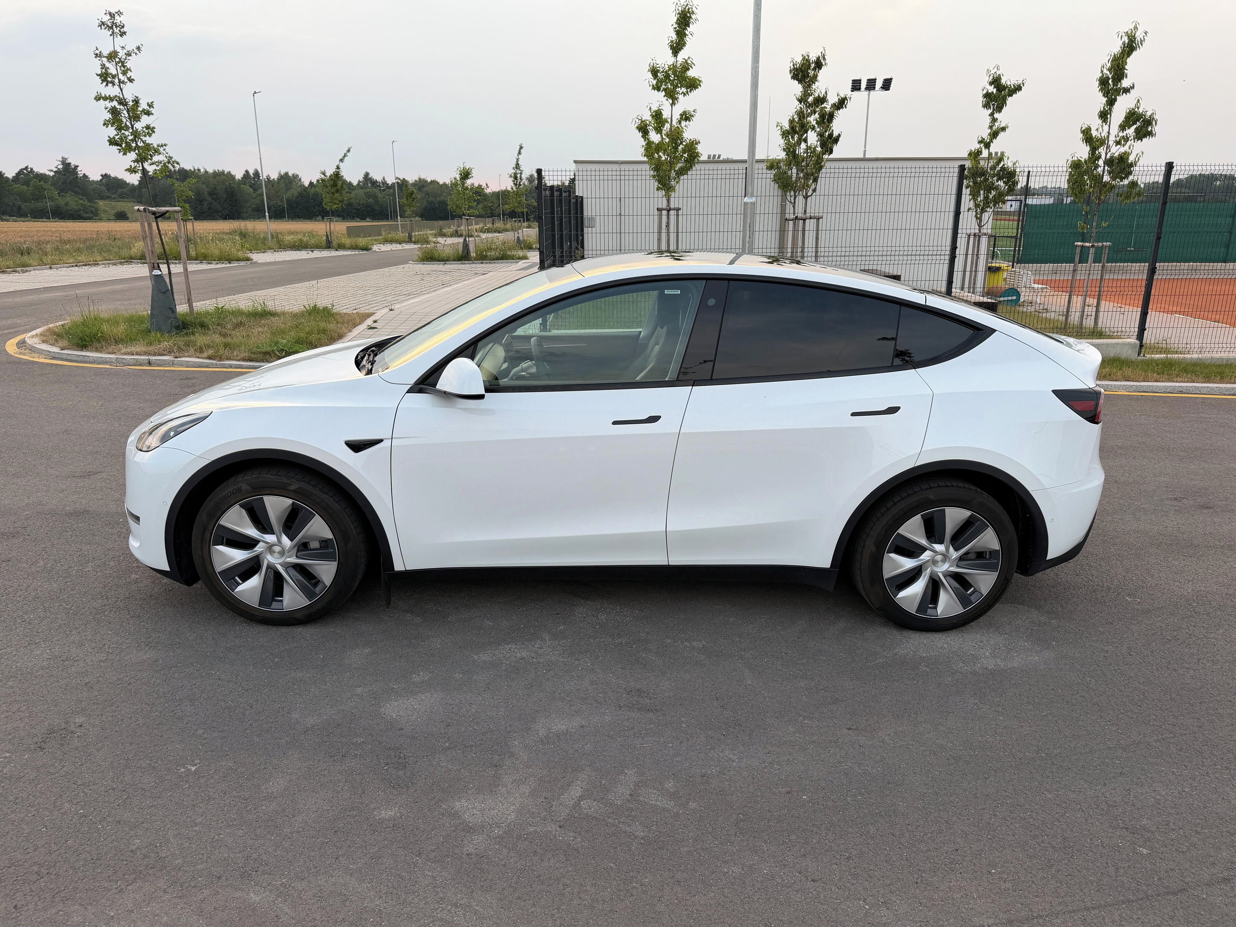 Tesla Model Y, Long Range 4WD, SoH 91% - fotka 2
