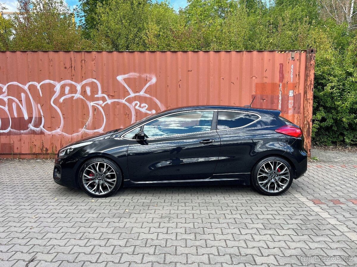 Kia Cee´d, GT 1,6Turbo 204k,jen 95tkm, - fotka 2