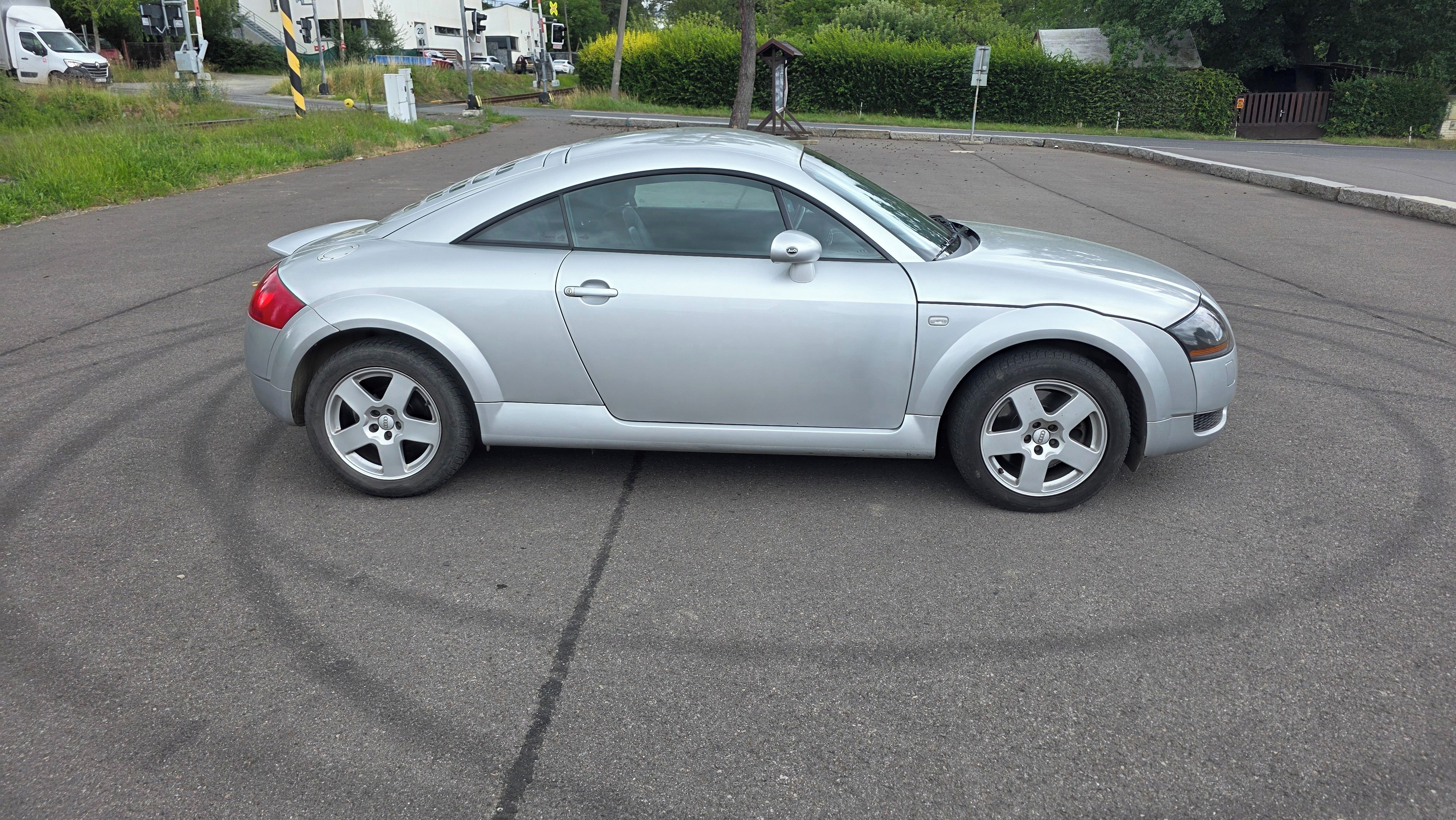 Audi TT, 23 let 1 majitel top stav - fotka 5