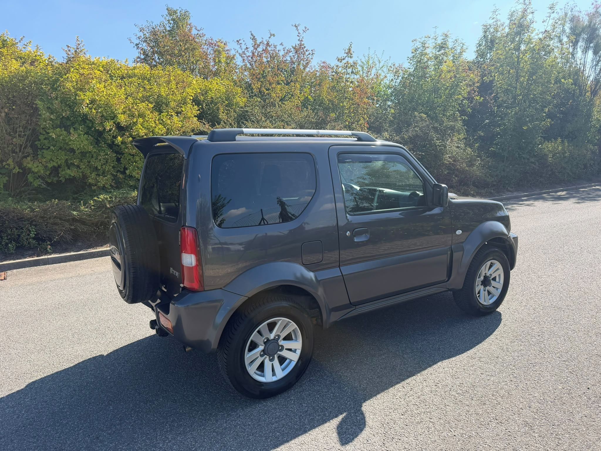 Suzuki Jimny, 1.3 63kW, 4x4, TAŽNÉ, KLIMA - fotka 4