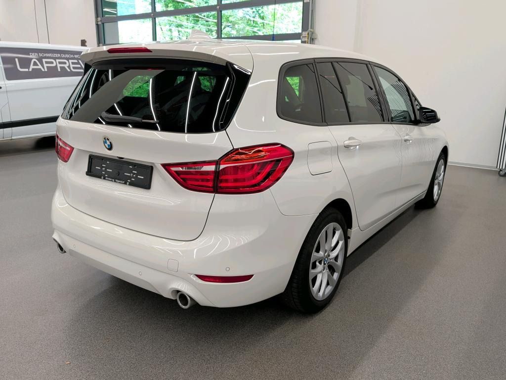 BMW Řada 2, 220d xDrive / HUD / ADAPT.TEMP - fotka 4